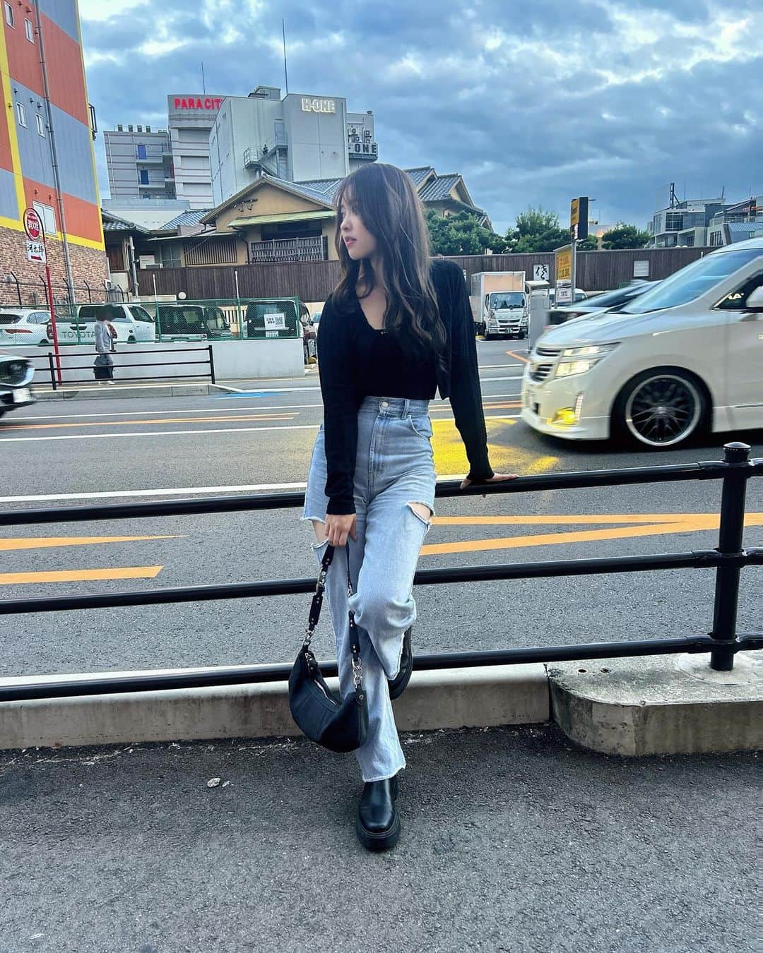 中西智代梨さんのインスタグラム写真 - (中西智代梨Instagram)「🖤🤍🖤  #私服#コーデ#ootd」10月19日 17時56分 - sukiyaki_daisuki512