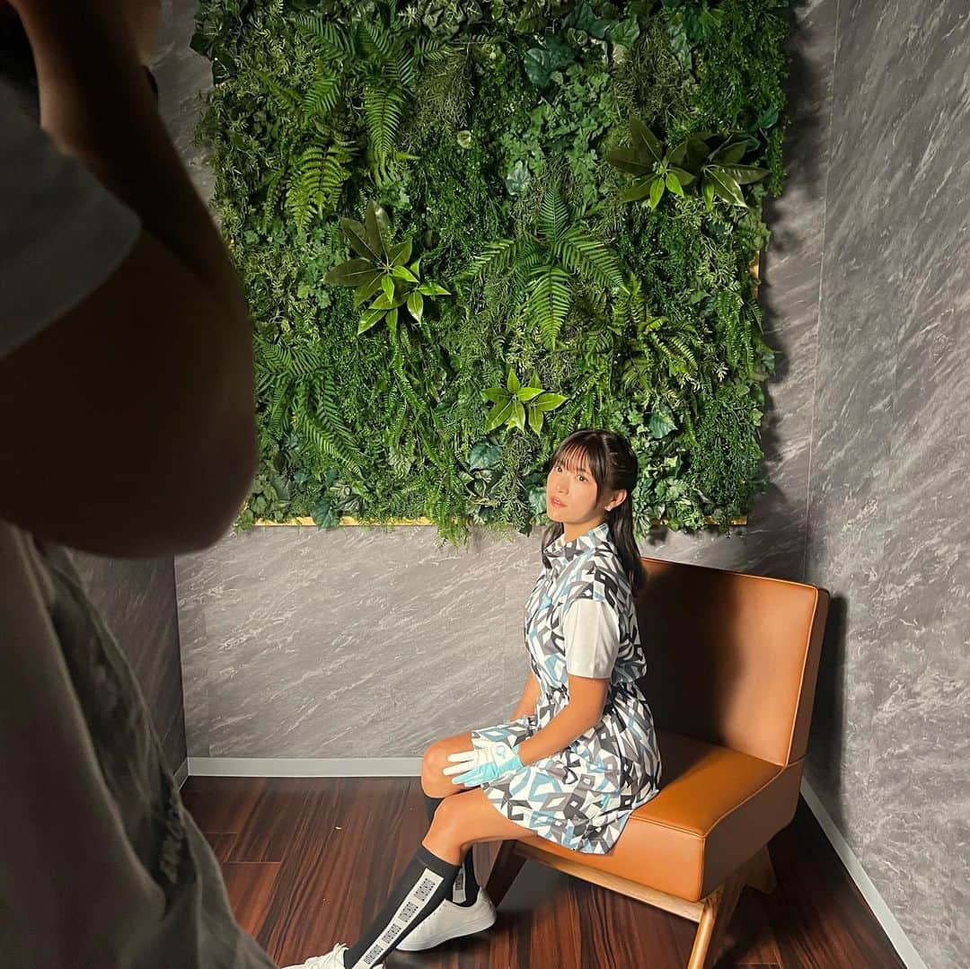 山内鈴蘭さんのインスタグラム写真 - (山内鈴蘭Instagram)「【東京カレンダー】12月号に掲載される事になりました🥺❤️ (※10/20 明日発売だよーーー！！)  新連載 #東カレゴルフ道 がスタート⛳️ 第1回目の大事な回にお声がけ頂いて…  憧れの東京カレンダー、嬉しい😢❤️❤️❤️  ゴルフウェアで可愛いメイクやヘアセットして、 艶っぽい撮影は初めてでドキドキしたよ！笑  素敵な男性の皆様へ🌸  私が思う、 男性ゴルファーのカッコイイ！と思う一面😉 男性とゴルフする際に心掛けている事👋 飛距離アップの自分なりの秘訣🔥 などお話しさせて頂いています。  コロナ禍でゴルフ人口が増え、 ゴルフ＝出会い ゴルフ＝ファッション ゴルフ＝自分の価値 など、この数年でゴルフへのイメージが大きく変わりました⭐︎  是非、ゴルフというスポーツを好きになって頂き 様々な出会いを楽しんで欲しいなと思います☺️❤️❤️❤️  きっと今以上に自分の事も愛したいなと思える スポーツだと思いますよ♫  東京カレンダー12月号　10月20日、明日発売です❤️❤️❤️  #東京カレンダー #ゴルフ #新連載 #東京デート #東カレ #東カレデート #東カレグルメ #ゴルフデート #ゴルフをもっと日常に #東京グルメ #ゴルフ女子 #ゴルフカップル #ゴルフウェア #gorurun #loungerange #tokyocalendar」10月19日 17時57分 - xxsuzuranxx