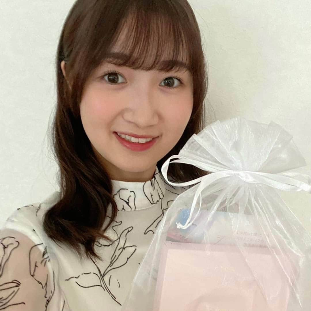 後藤沙梨花さんのインスタグラム写真 - (後藤沙梨花Instagram)「ごきげんよう🌸    ミス和に輝いた［エントリーNo.6 増田百花さん］ 準ミス和に輝いた［エントリーNo.5 福山莉央さん｝には 株式会社アリエルトレーディング(@femmue_japan )様より 【 FEMMUE　ドリームグロウマスクRR（透明感・キメ）】が贈られました！  _________________________________________ EMMEUのシートマスクは、ドライバイオセルロースという 世界特許のココナッツ発酵エキスから抽出した100％ナチュラルのシートを使用。 なかでもRRは、保湿とブライトニング成分を配合しているので、 くすみなどのケアをし、いきいきとしたうるおいのある肌へと導いてくれます。 また、このシート素材が不要な角質や皮脂などを吸着するので、保湿と同時に角質ケアも叶えます。 _________________________________________  ご協賛ありがとうございました！  #FEMMUE #ファミュ #ドリームグロウマスクPR #学習院女子大学 #和祭 #gwc #Missgwc2023 #misscontest2023 #ミス和コンテスト #ミスコンテスト　#ミス和 #gakushuinwomenscollege #ミス和コンテスト2023 #ミスコン #春からgwc #学女 #学女ミスコン #ミスコンファイナリスト」10月19日 18時01分 - missgwc2023