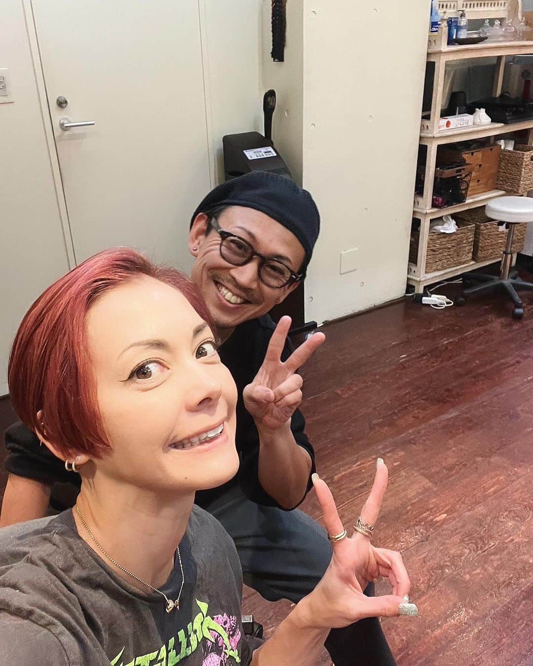 土屋アンナのインスタグラム：「New hair🫡  髪切ってきたよ💖  @totonow_daisuke_ishigaki_hair  #土屋アンナ  #PRではないです！お金払ってます🥹」