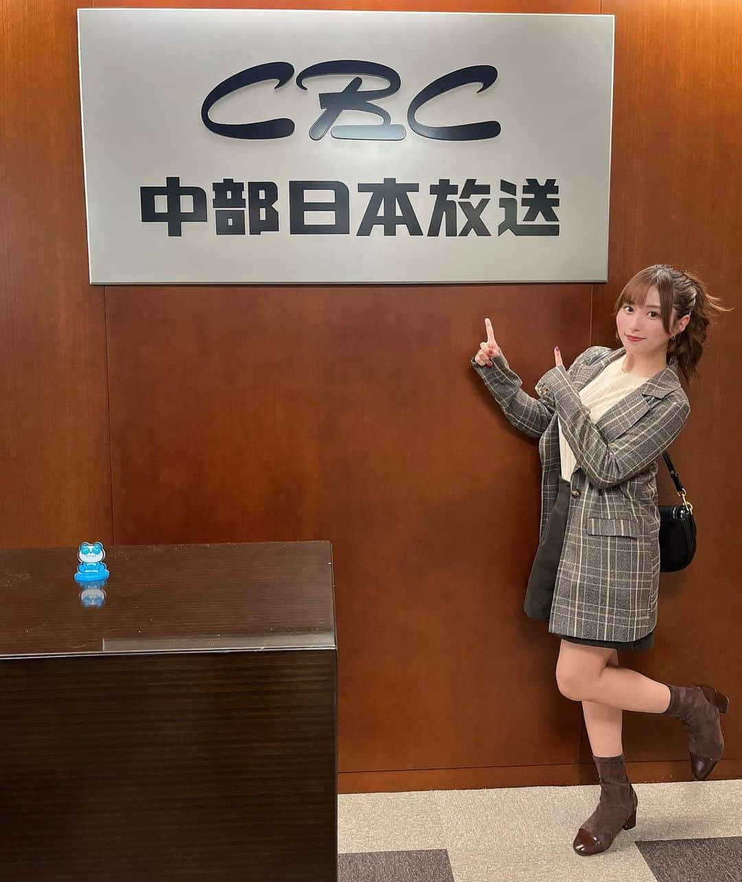 成瀬心美さんのインスタグラム写真 - (成瀬心美Instagram)「📻  CBCラジオさんに行ってきたよ✨  日本で1番古いラジオ局だって聞いたな🧐  「八木志芳の私たちは求めてる」  という番組に出演させていただきました❣️  久々のラジオ✨ 楽しかったー🥺✨  11/26に開催する 私のイベントのお話や お仕事のお話 そしてリスナーさんからの質問に答えたり 楽しい時間でした☺️  リスナーメールには 知ってるみんなの名前があって 沢山送ってくれたんだね！ありがとう！！  ラジオネームを聞くたびに すごく誇らしかったです☺️  放送は10/22.29(日)22:00～22:30です✨ 東海地方以外の方は radikoのエリアフリーでもお聞きいただけます✌️  そしてイベントは内容がどんどん決まってるよ❣️  「ぷるるん honeyトラップ」復活祭!! 各公演のゲストが決定！🎉  🩷昼公演：#紺野ぶるま さん 💛夜公演：#オダウエダ さん  11/26（日）＠パームス秋葉原 昼公演 13:00開演／夜公演 17:30開演  会場・配信ともにチケット販売中です✨  https://www.tbsradio.jp/event/73515/  グッズは、TBS感満載のアクスタとか フォトスポットも作ったよ☺️  イベント中は早着替えに挑戦したり 私のバンドのとあるメンバーに来てもらって ラジオで使用していた曲の 生演奏と歌を披露したり✨  懐かしいコーナーをやったり ゲストさんとのトークは もうなんだかとんでもないことになりそう🤣  昼、夜、内容を少し変えてお送りするので もし良ければ両方来てもらえたら嬉しいな❣️  そしてわがまま言って 特典会も用意してもらったよ✨  少しでもみんなと近く感じて 楽しんでもらえるように精一杯考えてます！！！！  ぜひ来てくださいお願いします🥺」10月19日 18時02分 - coco3ndazo