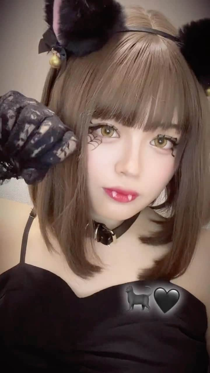 渡邉鈴音のインスタグラム：「ハロウィン黒猫メイク🐈‍⬛🖤💄 【TikTok→rinne_47】 ・ ・ ・ ・ ・ ・ ・ ・ ・ ・ ・ #ハロウィン #ハロウィン2023 #唱 #halloween #ハロウィンメイク #黒猫 #猫 #目元 #目元メイク #メイク #メイク動画 #メイクアップ #make #makeup #🎃 #🐈‍⬛ #コスプレ #美容 #美容オタク #コスメ #コスメオタク #reels #reelsinstagram #tiktok」