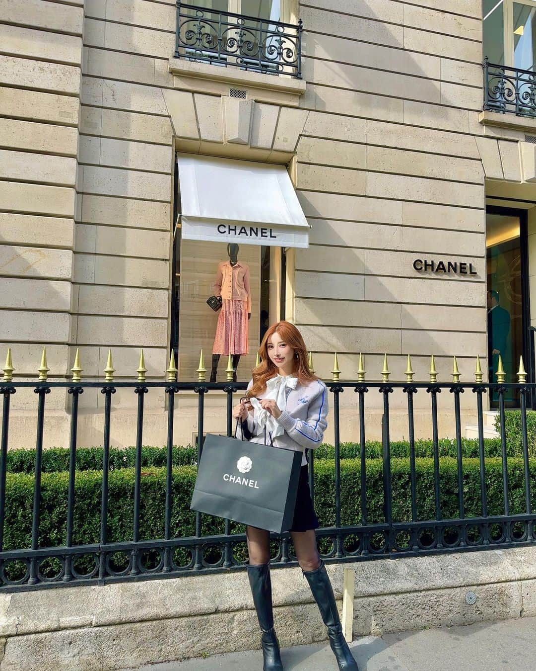 藤咲めいさんのインスタグラム写真 - (藤咲めいInstagram)「パリのCHANELにて🎀 購入品開封動画はリール動画でのせます🥰 . . #CHANEL #Paris #shopping」10月19日 18時19分 - meyf333