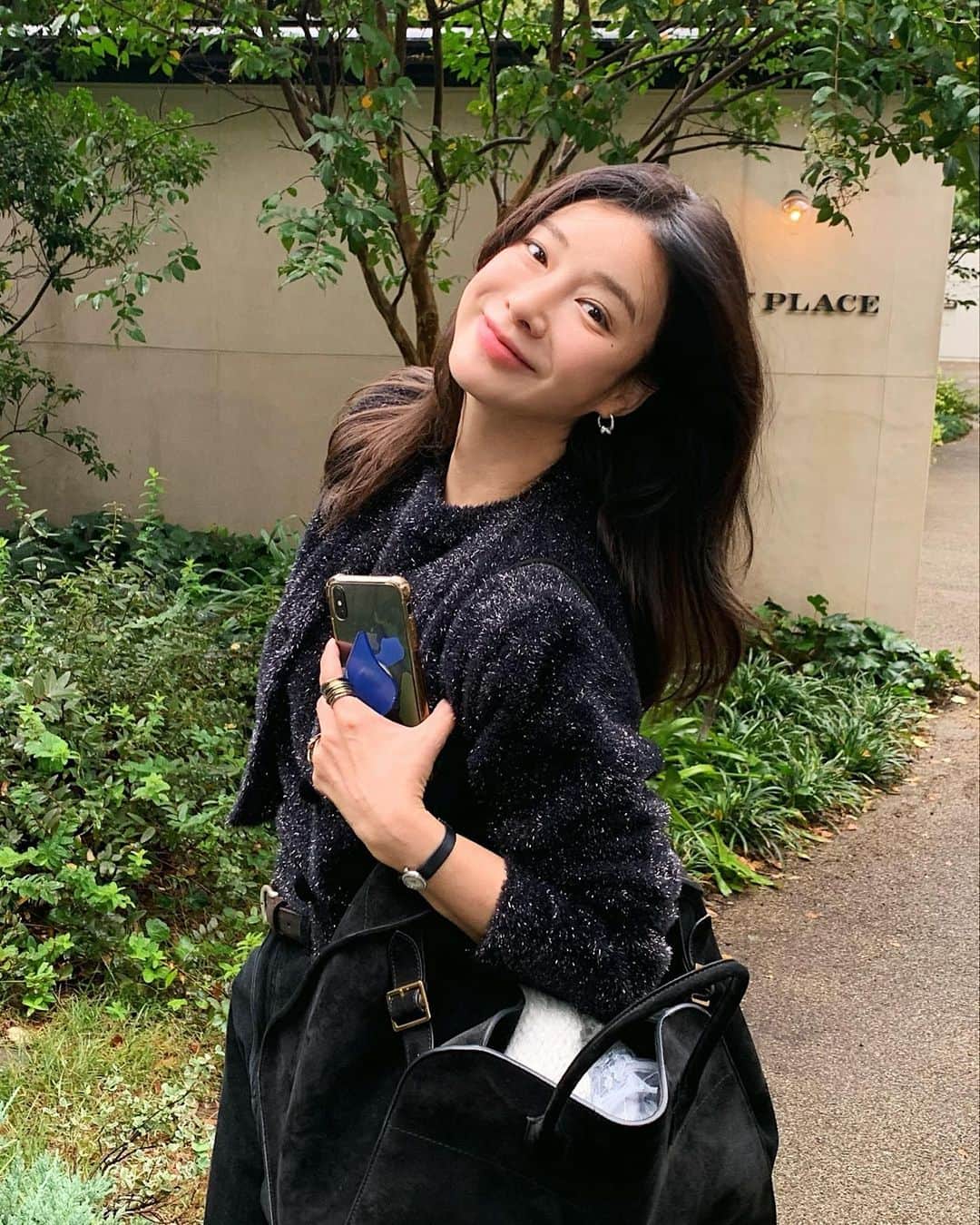 nanaのインスタグラム：「어른 나흐나흐🖤  #나나는도쿄여행중」