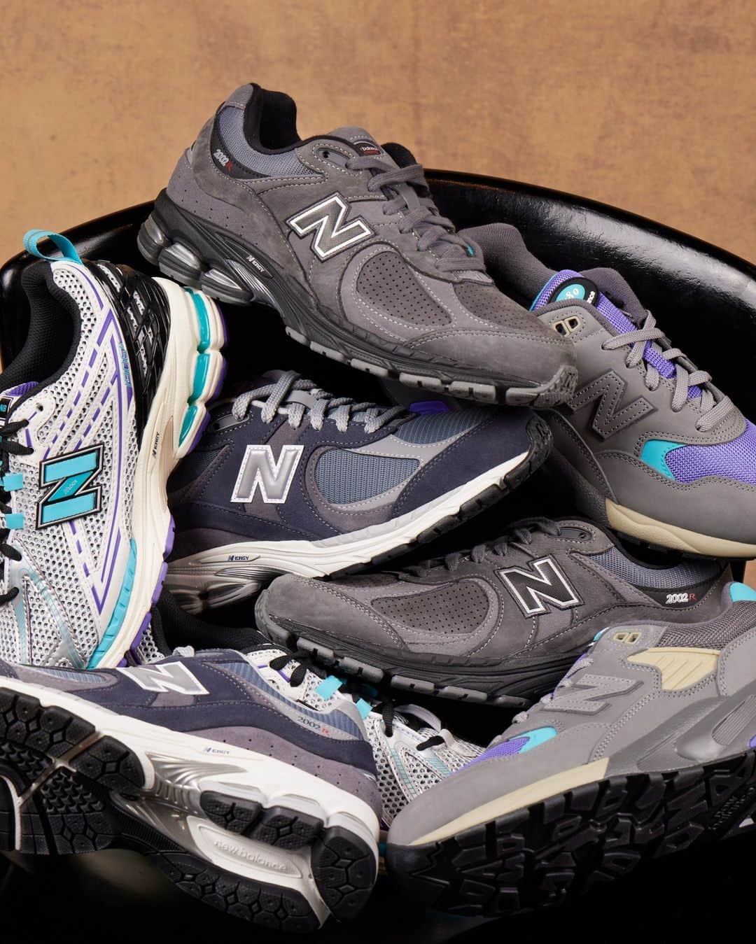 Foot Lockerのインスタグラム：「New flavors for fall fits!  Grab New Balance classics for fall in new colors online now.」