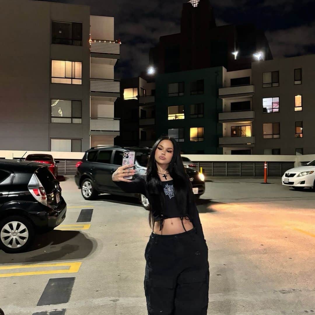 マギー・リンデマンのインスタグラム：「@swixxz」