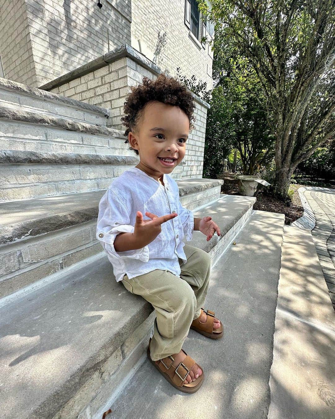 のインスタグラム：「Happy birthday to my mini me @princetaj67 and the leader of the family my Big sis @the_big_sister_  Love you forever!!!!!」
