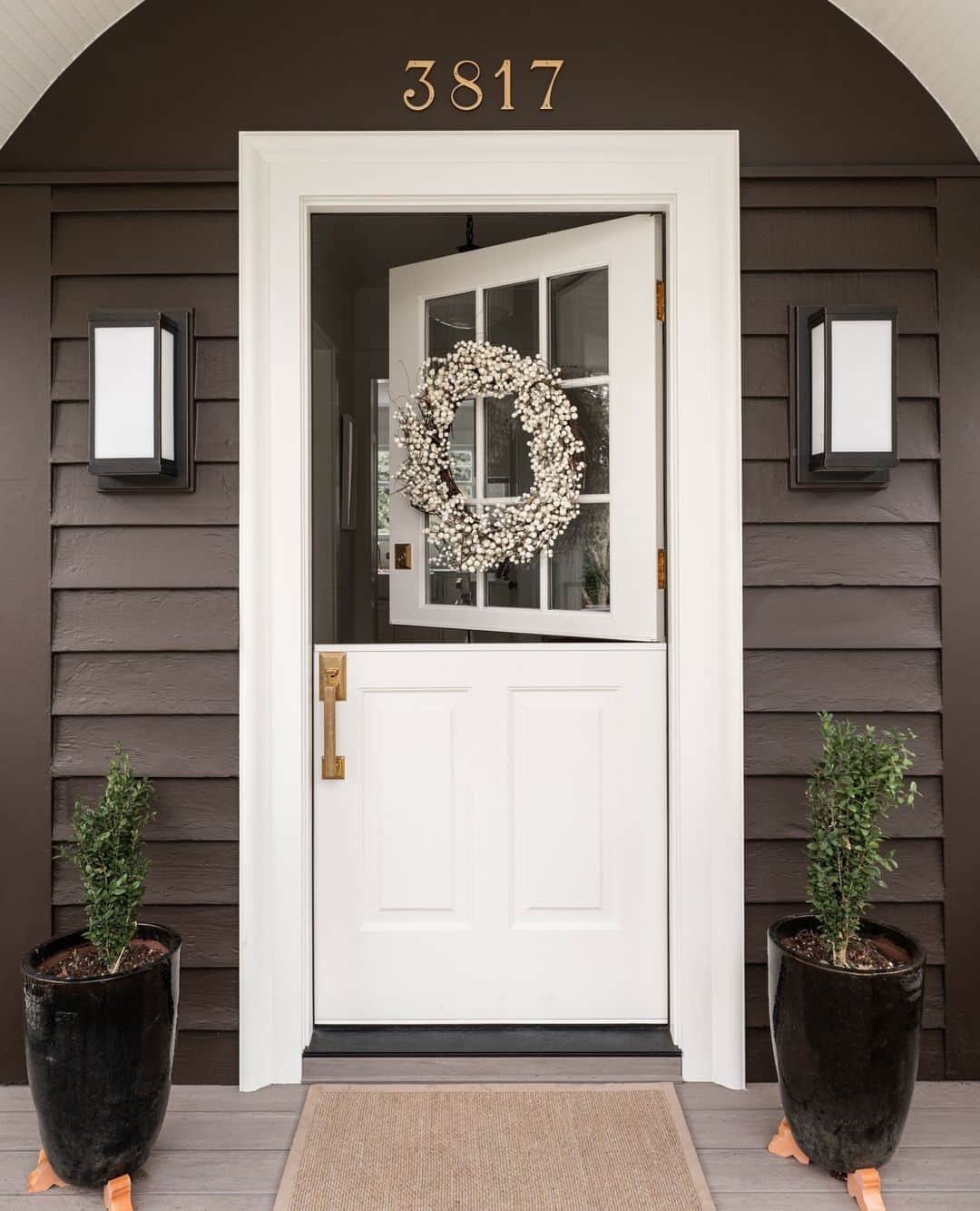HGTVのインスタグラム：「Now *this* is a home tour you don't want to miss 🏡⁠ ⁠ Designed by Jessica Nelson (@jessicanelsondesign), this home boasts a layered look that makes the space feel polished yet comfortable. The combination of vintage elements and modern touches gives every room an unlimited amount of character ✨⁠ ⁠ Needless to say, we're ready to move right in. ⁠ ⁠ Head to the 👉 link in bio for the full tour. #HGTVDesign⁠ ⁠ Designed by: @jessicanelsondesign⁠ 📸: @caskro」