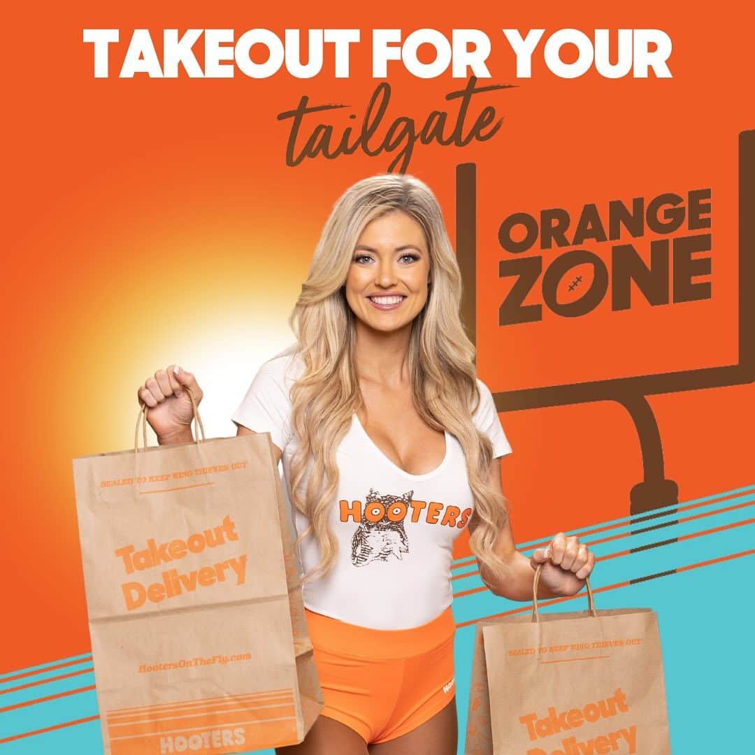 Hootersのインスタグラム：「Take your tailgating up a notch and score big with our bundles this football season 🏈🔥  *Offer(s) valid for a limited time at participating locations only. Offer(s) cannot be combined with any other offers or promotions. Modifications or add-ons not included.」
