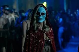 グレゴリー・ニコテロのインスタグラム：「I haven’t posted in quite a while, because quite frankly, between The Walking Dead wrapping production, jumping right into Creepshow season 4 and relocating to Paris for nearly a year to collaborate with Norman and David Zabel on the life changing experience breathing life into Daryl Dixon I was pretty buried (ha).  After watching Mike Flanagan’s “The Fall of the House of Usher” on Netflix I felt compelled to talk about what a brilliant piece of filmmaking it is. I found it moving, disturbing poetic, horrifying, passionate all in the exact same moment. I literally couldn’t stop watching….like I’m now cursed.   I had the honor of “borrowing” two of Mike Flanagan‘s amazingly talented actresses, Samantha Sloyan and Ruth Codd, for a “Creepshow” segment that I shot last year in Vancouver, and not only am I in awe of these two brilliant women, but in everything that these actors dedicate to their roles.  Mike’s ensemble rivals those put together by Frank Darabont!  I don’t gush much but DAMN!  I rewatched part of it this morning after thinking about it all night.  Now back to work wrapping up Daryl Dixon!  It’s been a great ride and we are grateful for the response!」