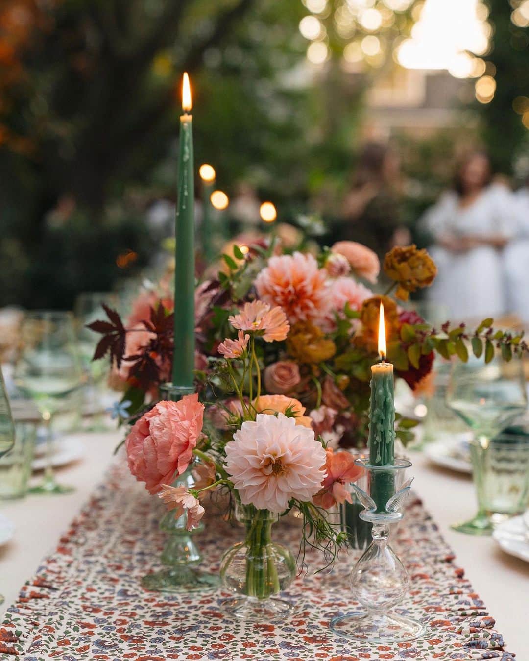 レフラーランドールさんのインスタグラム写真 - (レフラーランドールInstagram)「Details behind the dinner of our dreams 🎀 Same time tonight, Charleston? #LRCharleston #loefflerrandall  Host, @loefflerrandall, @jessie_loeffler_randall Event Planning & PR, @ofcounselpr  Photography, @cameronwilder  Catering and Tabletop Design: @thedrifterchs  Crafts: @louisacatherined  Flowers: @sygdesigns  Rosé: @wolfferwine  Glassware: @estellecoloredglass Invite Design: @lauralinescalligraphy  Event Collateral: @florence.sweryda」10月20日 4時54分 - loefflerrandall