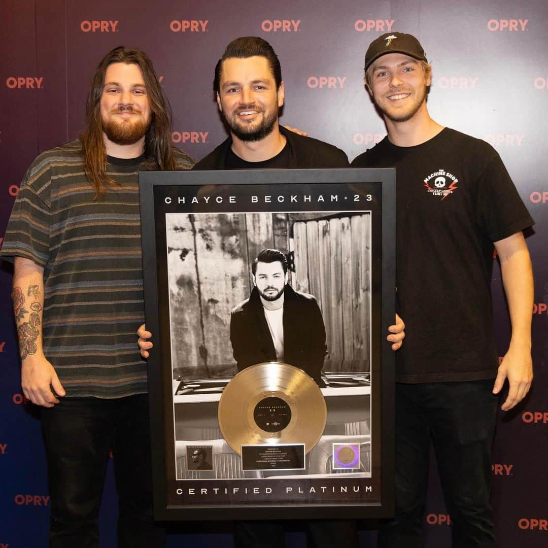 American Idolさんのインスタグラム写真 - (American IdolInstagram)「Congratulations to IDOL winner @chaycebeckhammusic on his @opry debut! 🎸🙌 His single “23” is now certified platinum!!! ✨  Photos by @chrishollo 📸」10月20日 4時54分 - americanidol