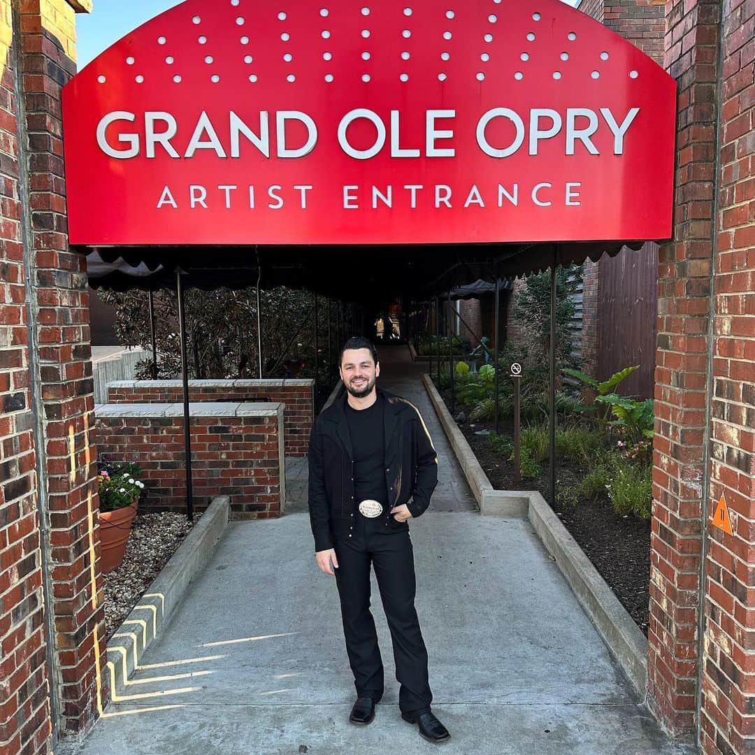 American Idolさんのインスタグラム写真 - (American IdolInstagram)「Congratulations to IDOL winner @chaycebeckhammusic on his @opry debut! 🎸🙌 His single “23” is now certified platinum!!! ✨  Photos by @chrishollo 📸」10月20日 4時54分 - americanidol