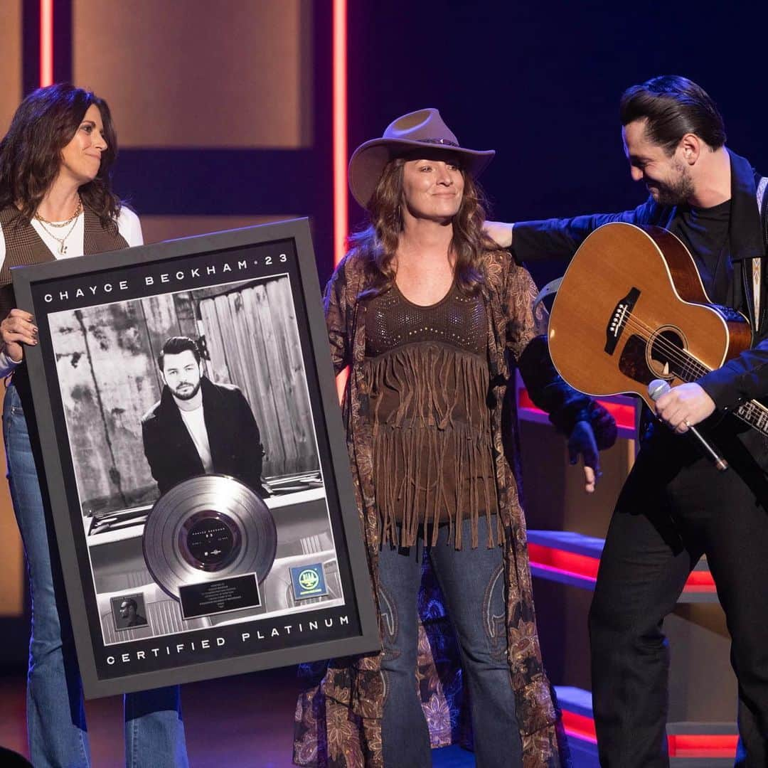 American Idolのインスタグラム：「Congratulations to IDOL winner @chaycebeckhammusic on his @opry debut! 🎸🙌 His single “23” is now certified platinum!!! ✨  Photos by @chrishollo 📸」