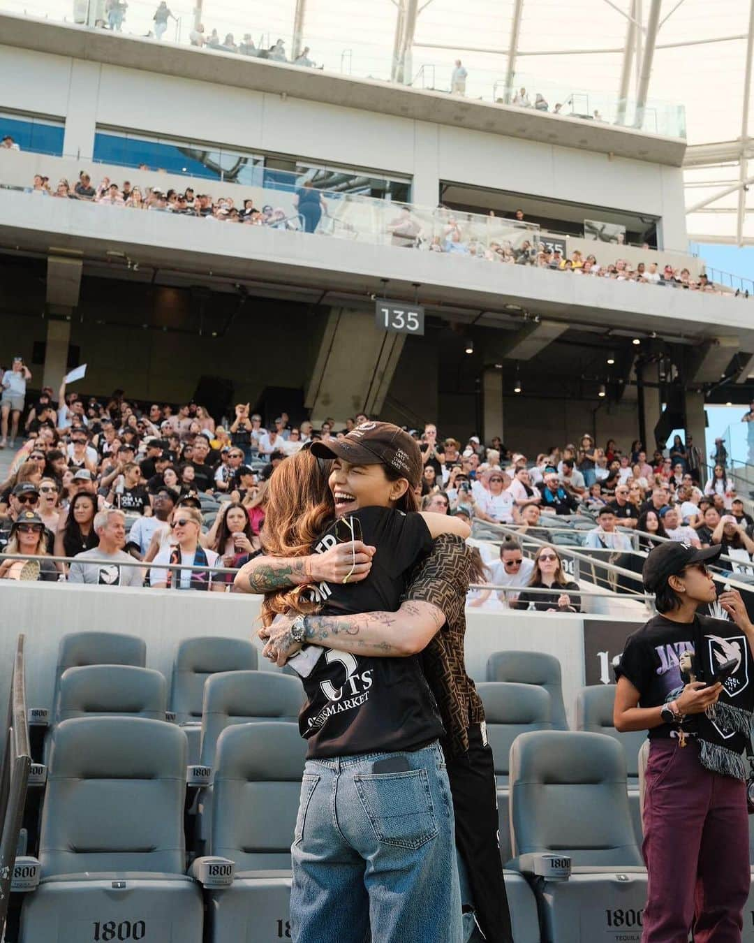 ルビー・ローズさんのインスタグラム写真 - (ルビー・ローズInstagram)「I’ve officially started my 2023 hugging tour. ❤️🥰」10月20日 4時56分 - rubyrose