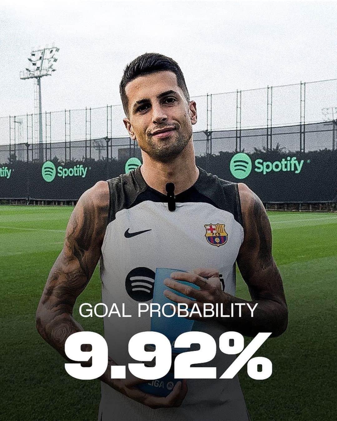 ジョアン・カンセロのインスタグラム：「1. Goal probability: 9.92% 2. João(s) rock! 🤘  #LALIGAEASPORTS #LALIGAGOALOFTHEMONTH #Barça #Cancelo」