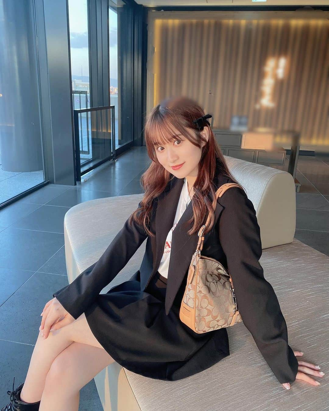 田中伊桜莉のインスタグラム：「🖤‎🤍🤎  長袖着れる季節になったの嬉しい🍂」