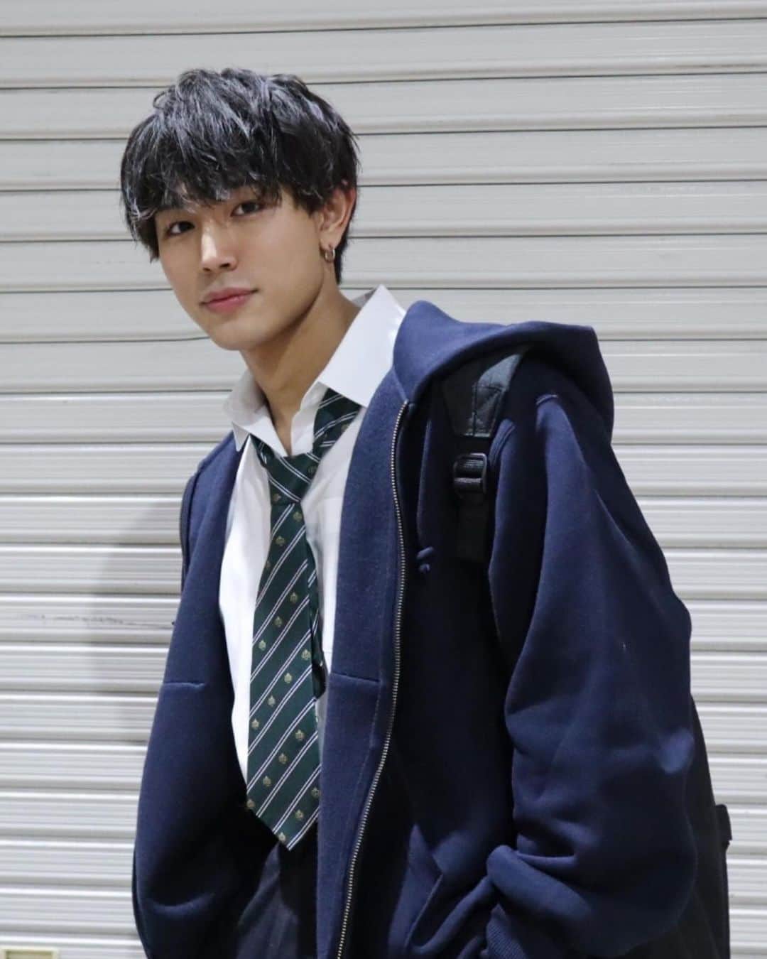 長濱薩生さんのインスタグラム写真 - (長濱薩生Instagram)「GUのヘビーウェイトスウェットフルジップパーカこの季節は制服にも合わせやすくて、年齢を問わず誰でも着こなせちゃう！  着心地も良く、厚手なのにシルエットもスッキリしてるからこの冬は大活躍間違いなし！  冬は大事な人とお揃いにしちゃうのもいいかも！💛🧶  #PR#GU#gu_for_all#ヘビーウェイトスウェットフルジップパーカ #放課後パーカ#プチプラコーデ#長濱薩生」10月19日 20時10分 - sattun.05s