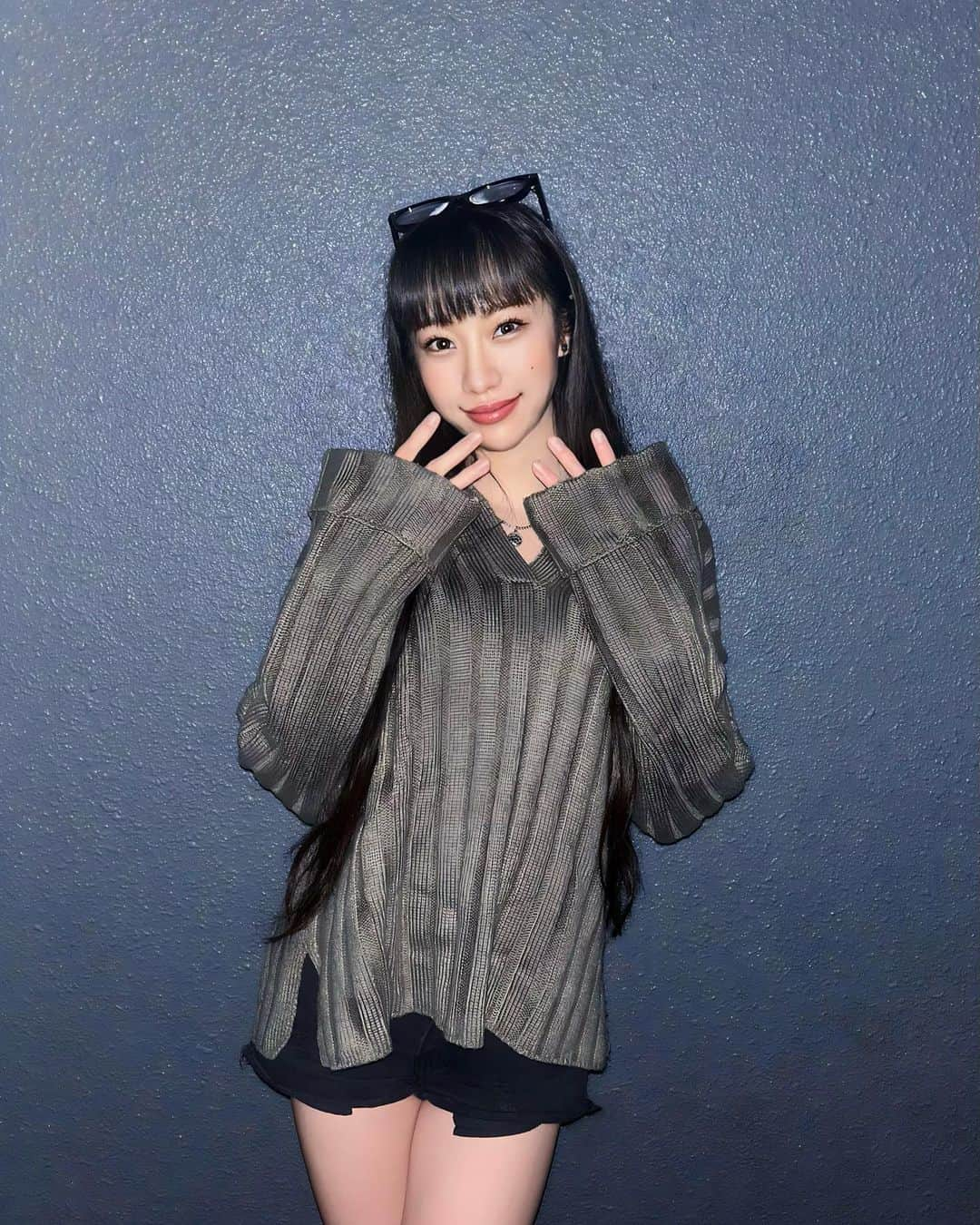 MIYURIのインスタグラム：「ねえねえ💭  萌え袖は好き？☺️💭 ・ ・ ・ #cyberjapan #サイバージャパン #cjd_miyuri」