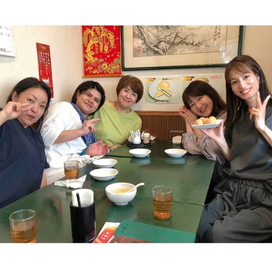 佐藤弥生のインスタグラム：「👩‍🏫 骨盤底筋クラス 終わった後のlunchは百香亭牛久さんへ♪ とりあえず、皆んなで気になる物頼んでシェアしてみました😋 麻婆豆腐、炒飯、坦々麺、🦪貝のなんとか、焼売、胡麻団子 🤣とにかく笑って食べて 食べて🤣笑って忙しい💦w お会計した後も🤣 また笑い話🤭 ベーシック7はお家でやってきてね！ クラスの写真は撮り忘れましたw 😋ひめトレポール持って写真撮ればよかったw箸入れ... ありがとうございました！ また次回も楽しみにしてま〜す♪ 11月は　/16(木)/29日(水)です！ #ひめトレ#ひめトレポール#ストレッチポール#骨盤底筋#ひめトレファイブ#骨盤底筋エクササイズ#膣トレ#ベーシックセブン#コアコン#やよコア#やよコア体幹トレーニング#牛久骨盤底筋クラス#百香亭牛久店」