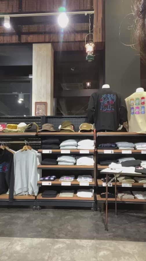 Coleman Japanのインスタグラム：「初めてのインスタLIVE アーカイブ📹  お忙しい中、本日のライブ配信をご視聴いただいたみなさま、本当にありがとうございました🙏✨  初めてのライブということもあり、トラブル含めてお見苦しいところもあったかと思いますが、とてもあたたかいコメントばかり頂いて感謝しております。  今後とも引き続きよろしくお願い致します。  アーカイブのご視聴は10分からご覧ください⌚️  ---  コールマンのアパレル‼︎をご紹介します。」