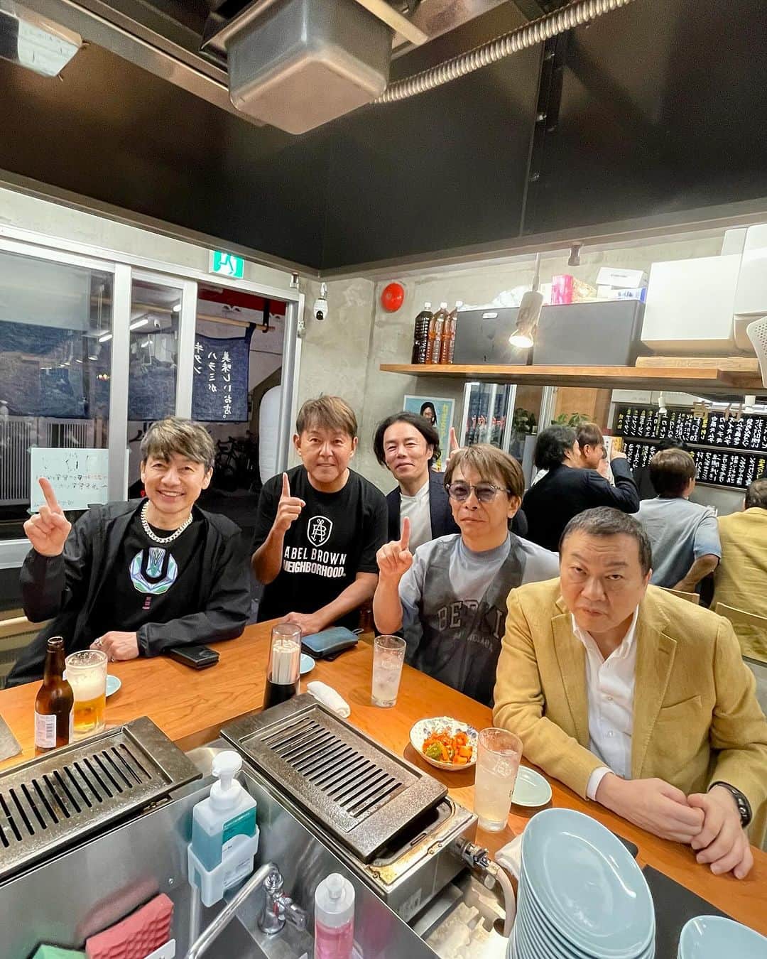 熊谷正寿のインスタグラム：「西山さんが経営するモクモク焼肉にお招き頂いた。三軒茶屋の｢焼肉家ねぎちゃん｣メンバーは幻冬舎見城兄貴、avex松浦さんと。めちゃくちゃ美味しかった！二次会は同じく西山さん経営のスナックロマンチック！このメンバーでのB級グルメ＆昭和レトロスナックはめちゃ新鮮、最高でした😊西やんご馳走さまー！  #最高」