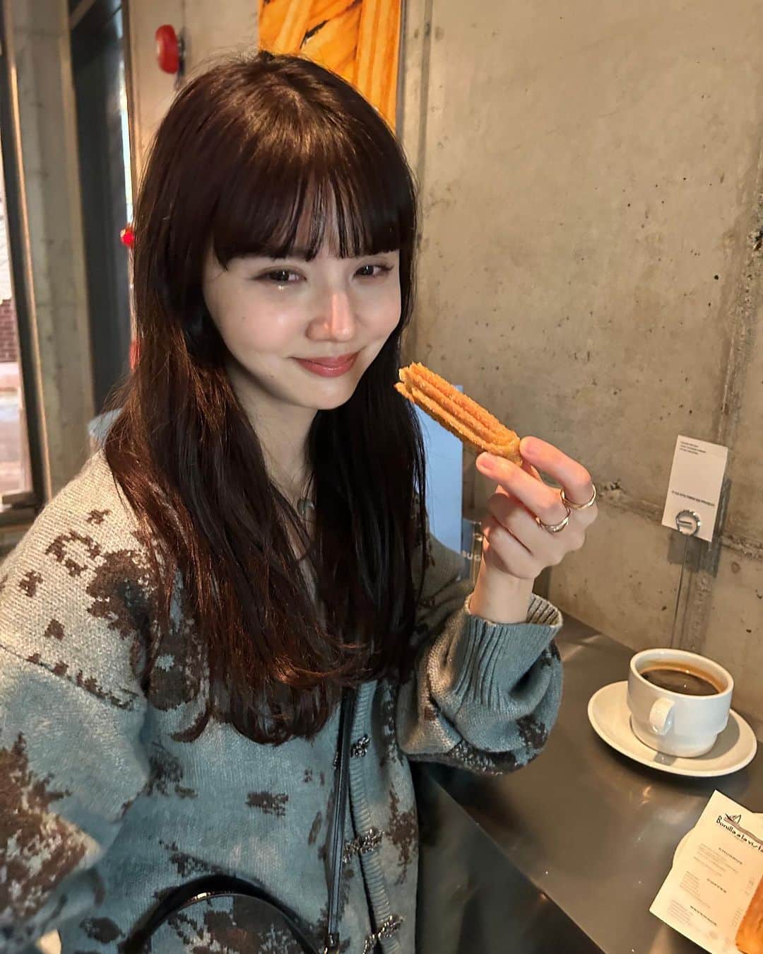村田倫子さんのインスタグラム写真 - (村田倫子Instagram)「2日目🇰🇷ಇ  お買い物メイン。  狎鴎亭、聖水付近をお散歩しました。 好きなブランドたくさん巡れた✌︎  巡ったSHOPは 別でまとめてポストします･ᴗ･  日本より涼しいので idemのお気に入りカーディガンを 早めに着れて嬉しい〜。  #韓国旅行 #狎鴎亭 #聖水洞 #idem_idea #성수동」10月19日 20時20分 - rinco1023