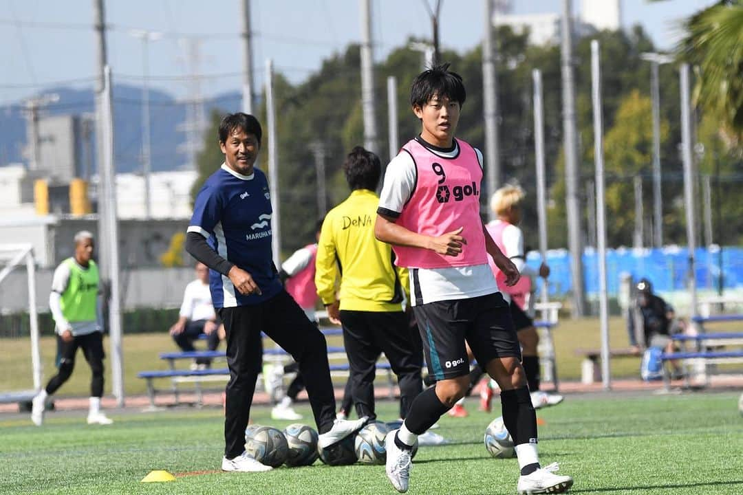 SC相模原のインスタグラム：「📸トレーニングフォト  #愛媛FC 戦まであと2日🙌🟢⚫️  #SC相模原 || #SCS」