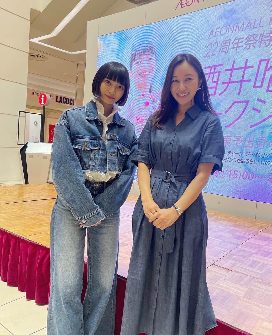 酒井唯菜さんのインスタグラム写真 - (酒井唯菜Instagram)「10.16 新居浜イオンモール22周年「酒井唯菜」トークショー見に来てくださった皆様、ありがとうございました🙇‍♀️  トークショーは人生で初めてのことで、聞き慣れないマイクを通した自分の声に緊張もしましたが、温かく聞いてくださる皆様の表情にとても安心しました。また、アナウンサーの宮嶋さんにも助けていただき、凄く心強くて...楽しく挑めました！！🎤モノマネも３つ程披露したのですが、楽しんでいただけましたでしょうか？😊♡  そして、四国三大祭りの１つ、『新居浜太鼓台祭り-イオンモール新居浜』で太鼓台の審査員も務めさせていただきました✨とても光栄です。どの太鼓台もキラキラ輝いていて素敵過ぎました！心が燃えました！！🔥 楽しい1日をありがとうございました🙇‍♀️  #イオンモール新居浜 #22周年 祭 #イメージモデル  #酒井唯菜  #新居浜  #新居浜市  #新居浜太鼓台  #新居浜太鼓祭り  #秋祭り」10月19日 20時27分 - yuina_sakai_official