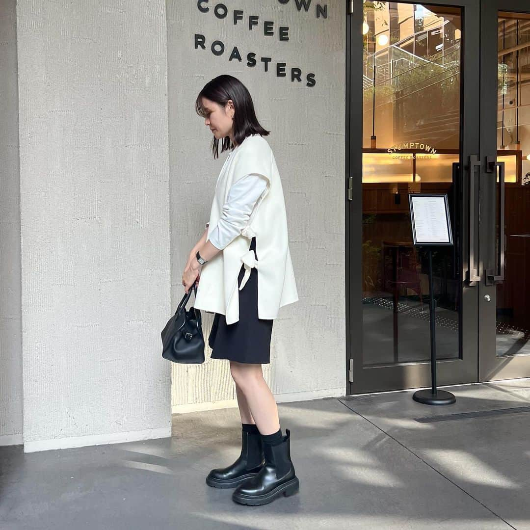 n.etsuuさんのインスタグラム写真 - (n.etsuuInstagram)「2023.10.18  \今日のコーデ/  Tshirt▸#andme gilet▸#heve pants▸#maisondeDolce boots▸#gu bag▸#therow  先月からずっと楽しみにしていた @yuukii.i  @_miki0124_  とのランチ♡  いつも綺麗な2人が目の前に😳💕  楽しくって、 あっという間だったなぁ〜🥹🤍  #gu#gu購入品#ジーユー #ママコーデ#骨格ストレート#アラフォーコーデ#高身長コーデ」10月19日 20時38分 - n.etsuu