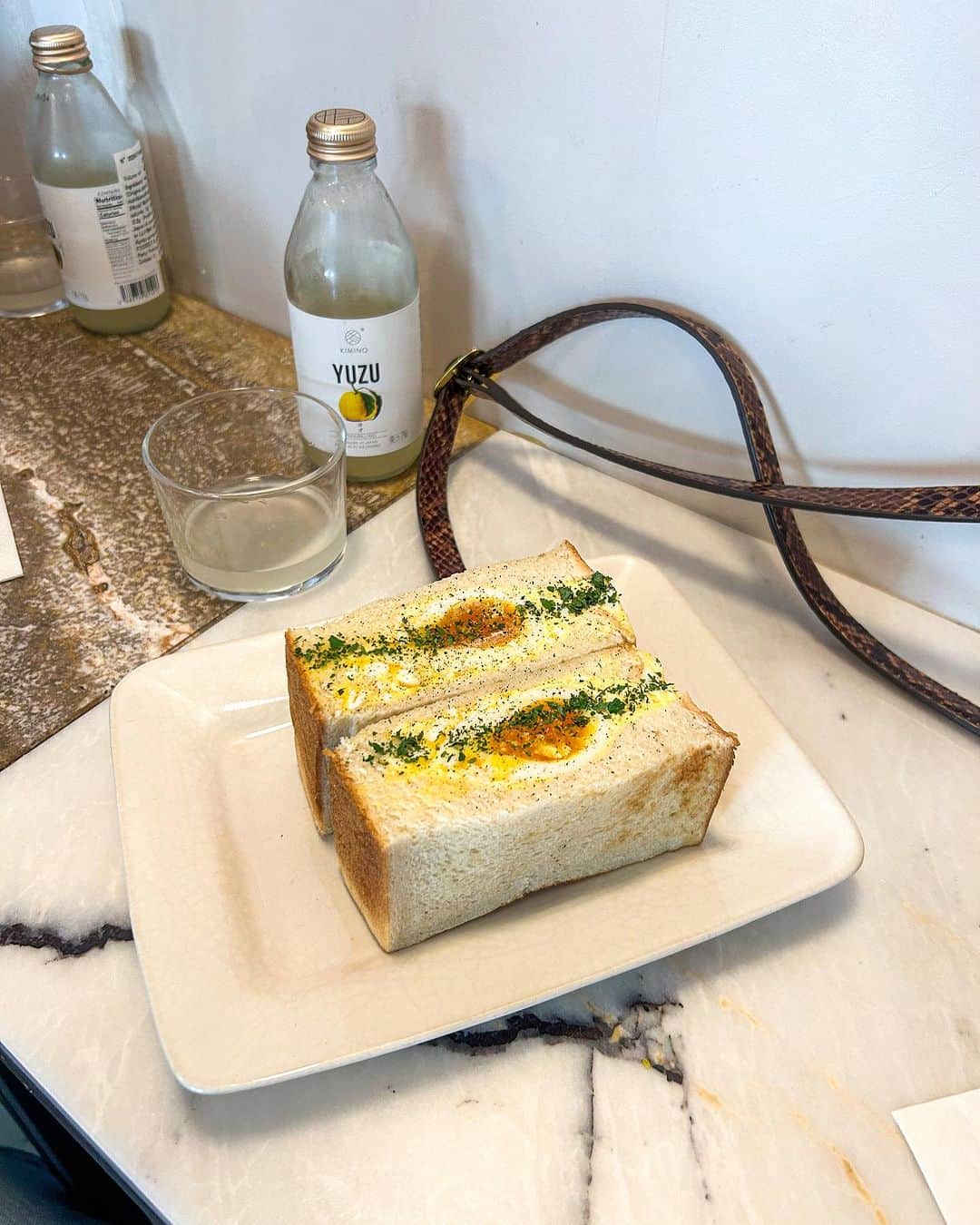 STIL IN BERLINのインスタグラム：「My fav eats in Paris this time:   🥚 egg sandwich at @benchyparis  🍫 Rugelach at @babkazana  🍞 brioche bun at @petite.ile.paris  And everything at @tapisserie_patisserie and @dupainetdesidees」