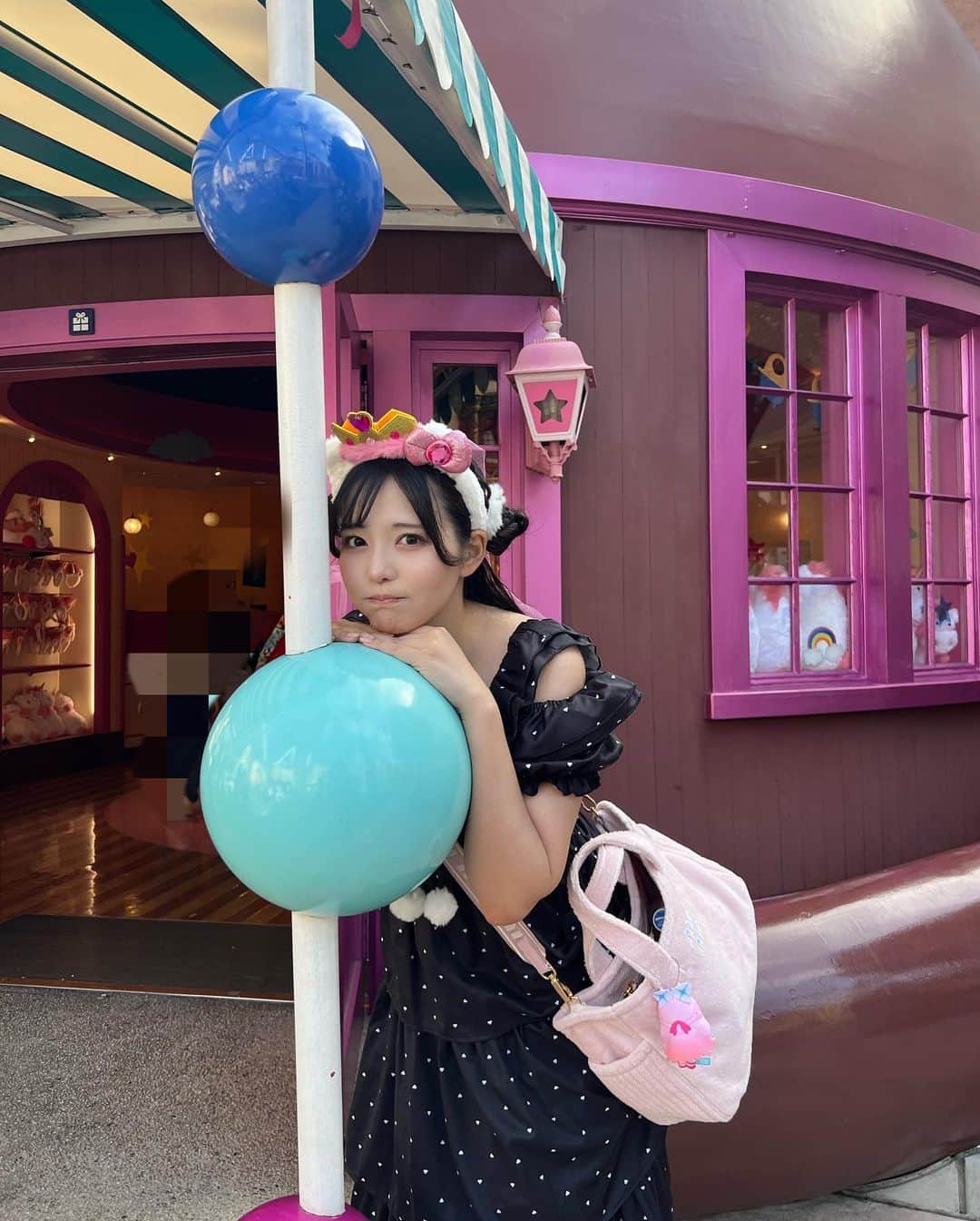 のインスタグラム：「💝ユニバ💝  ♡  どれ載せるか本当に悩んじゃう❣️  次がラスト〜🌟  ♡  #恋渕ももな  #ユニバ #ユニバーサルスタジオジャパン #ユニバコーデ #usj #universalstudiosjapan #量産 #量産型 #量産型コーデ #フレンチガーリー #フレガリ」