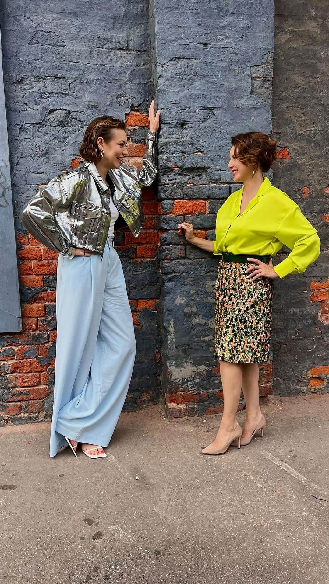 のインスタグラム：「Смена образа за секунду - мечта любой женщины! Согласны?👇🏻  #иринаслуцкая #телеведущая #фигуристка #фигурноекатание #образы #сменаобразов」