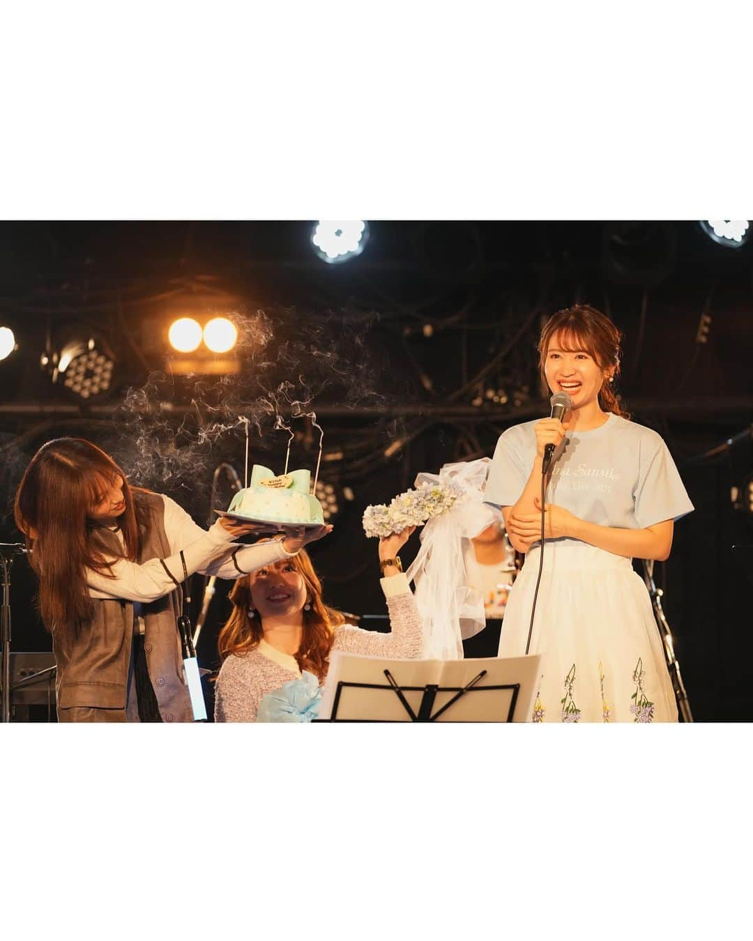 沢井里奈さんのインスタグラム写真 - (沢井里奈Instagram)「⠀ ⠀ 沢井里奈 Birthday Live 2023🎂💐  アンコールの｢ふぁいてぃん！｣ 過去一盛り上がった気がする🤣🌸 皆さんのパワーすごかった！！ 最高に楽しかったです🥰  そして、あやね🧡さら💚がライブ見に来てくれて 急遽、ふぁいてぃんに参加してくれました😭✨ ほんとにありがとう🥹💕💕  まだまだ写真があるので もう少しお付き合い下さい🙇🏻‍♀️🌸 ⠀ ⠀ #バースデーライブ #ソロライブ」10月19日 20時53分 - sawairina