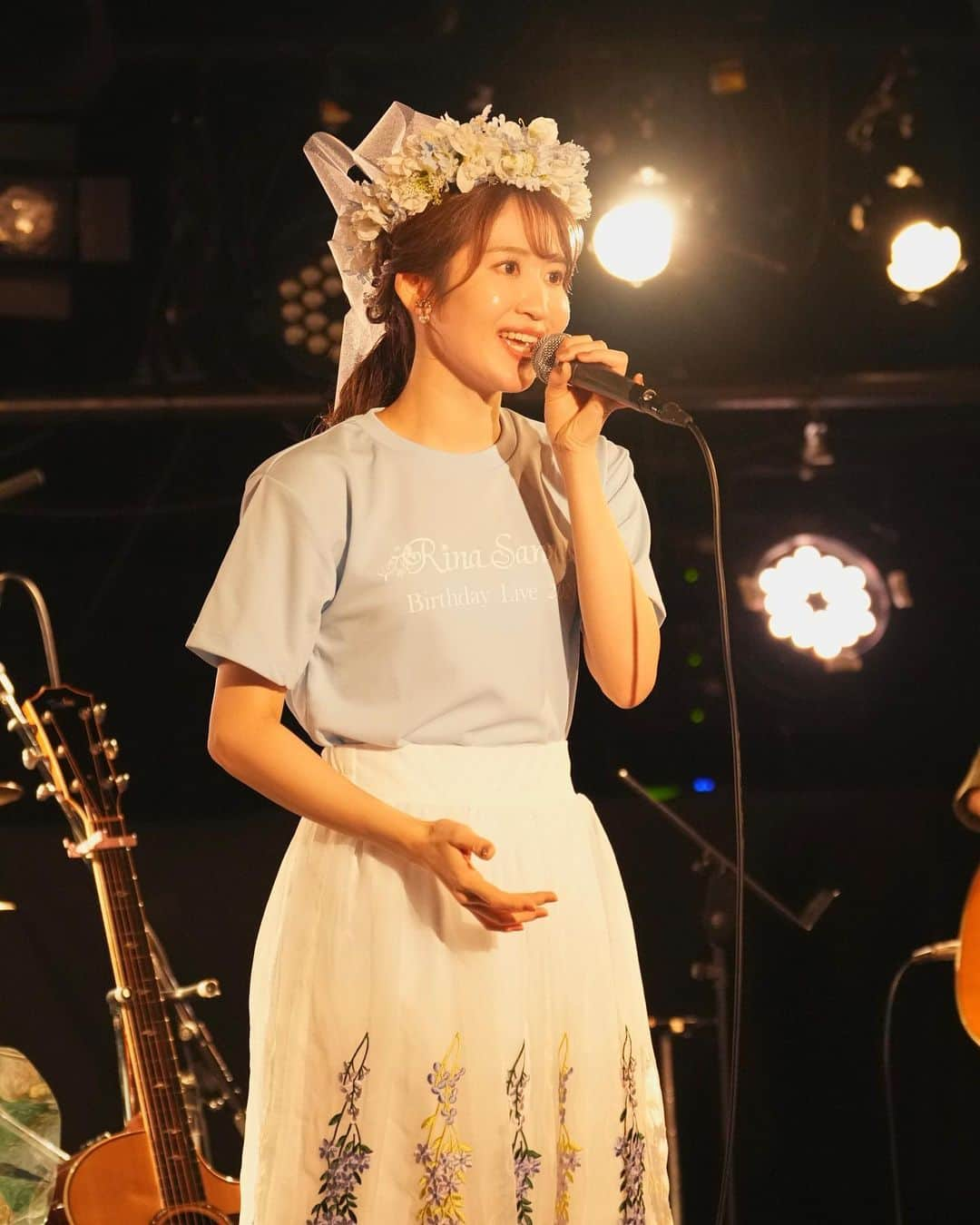 沢井里奈のインスタグラム：「⠀ ⠀ 沢井里奈 Birthday Live 2023🎂💐  アンコールの｢ふぁいてぃん！｣ 過去一盛り上がった気がする🤣🌸 皆さんのパワーすごかった！！ 最高に楽しかったです🥰  そして、あやね🧡さら💚がライブ見に来てくれて 急遽、ふぁいてぃんに参加してくれました😭✨ ほんとにありがとう🥹💕💕  まだまだ写真があるので もう少しお付き合い下さい🙇🏻‍♀️🌸 ⠀ ⠀ #バースデーライブ #ソロライブ」