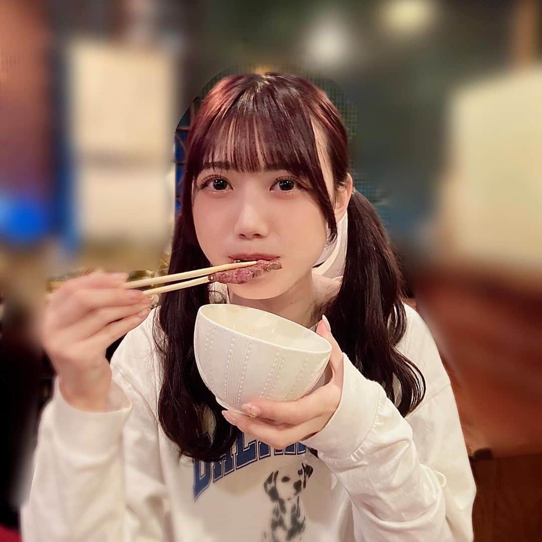 のインスタグラム：「ワンマンの前日に焼肉食べてスタミナつけたんだ〜🥩‪ 牛タンℒℴ𝓋ℯ𝓇」