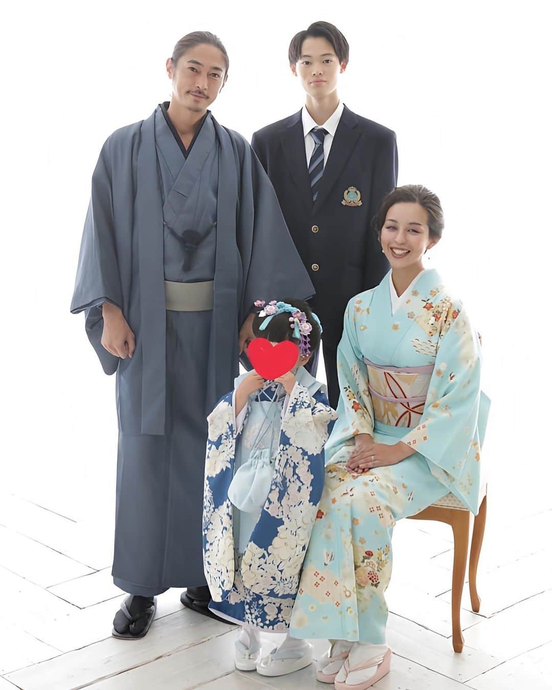 PINKYのインスタグラム：「明日のサブスク限定インスタLIVEテーマは【家族・夫婦】について💐  お仕事の方でも休憩中に見られるかなと思って12時頃スタートを予定しています😊❤️  サブスクに登録していただいた方のみご覧いただけますので、ストーリーズやこちらの右上の王冠マーク👑からご登録ください💜 (アーカイブも残します📝)」