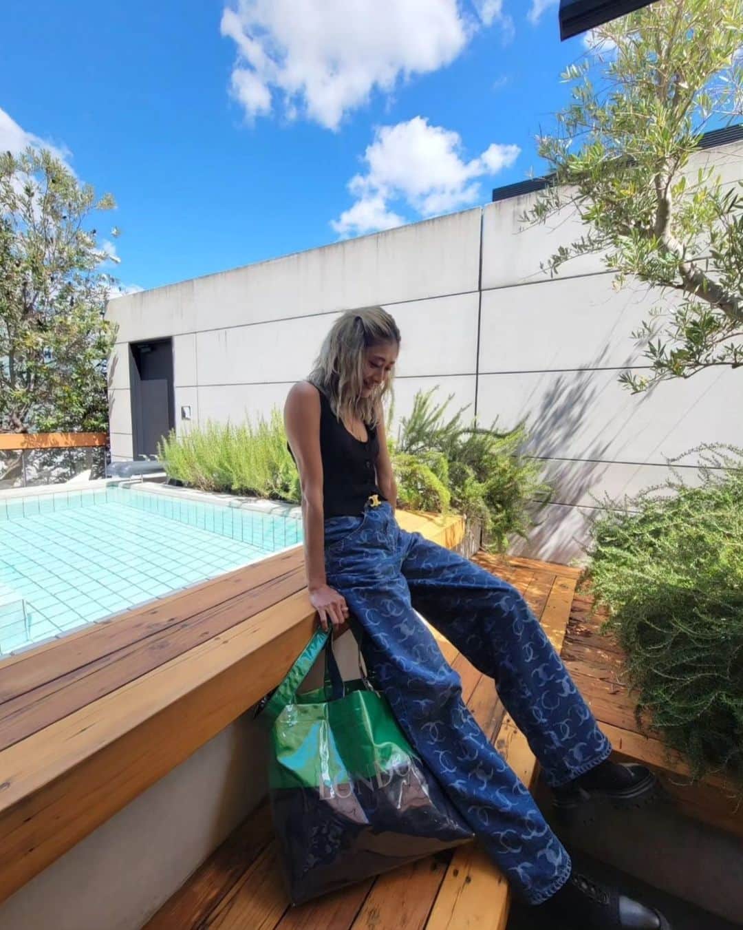 山田優のインスタグラム：「いつかの私服。。。 この時はまだ暑い日が続いてたな〜☀️  #tops @hm  #pants @chanelofficial  #shoes @  #ring @cartier  #necklace @chromeheartsofficial  #bag @the_weekend_hotel」