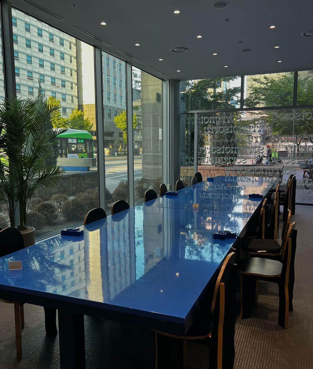 のインスタグラム：「📍 @mangrove.city  ⁡ シンプルだけど おしゃれで可愛いホテルだった〜🤍」
