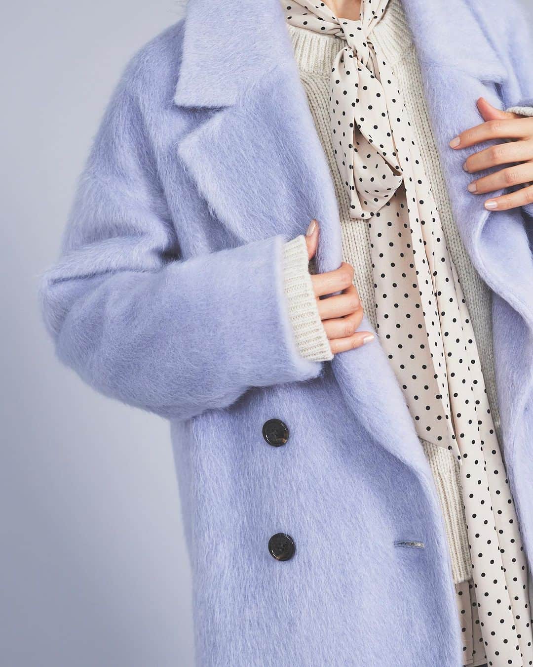 le. coeur blancのインスタグラム：「.  RECOMMEND COAT  ⁡ ルクールブランのこだわりが詰まった この冬とっておきのコート。 気分よく着こなしを託せる数々に注目◎ ⁡ ⁡ # shaggy coat ⁡ パッと着こなしを華やかにする、 今期注目のシャギーコート。 ヘアリーな質感が生むリッチな雰囲気が魅力。 ⁡ ⁡ item  ⁡ シャギーダブルテーラーコート ¥28,600 size : 38 color : ブルーグレー / ベージュ no. 3038073506 shop : 11月上旬入荷予定 ⁡ _____________________ < 𝗶𝗻𝘀𝘁𝗮 𝗹𝗶𝘃𝗲 𝘀𝗰𝗵𝗲𝗱𝘂𝗹𝗲 > 10/20(金)、10/24(火) ⁡ ※日時は変更になる場合もございます。 　詳しくは前日のストーリーズでお知らせします。 ⁡ ⁡ ⁡ ⁡ ⁡ ⁡ ⁡ ⁡ ⁡ ⁡ ⁡ ⁡ ⁡ ⁡ ⁡ ⁡ ⁡ ⁡ ⁡ ⁡ ⁡ ⁡ ⁡ #lecoeurblanc #ルクールブラン #le_23aw #autumn #winter #le_web #coat #outer  #シャギーコート #コート #シャギーアウター #アウター #テーラーコート」