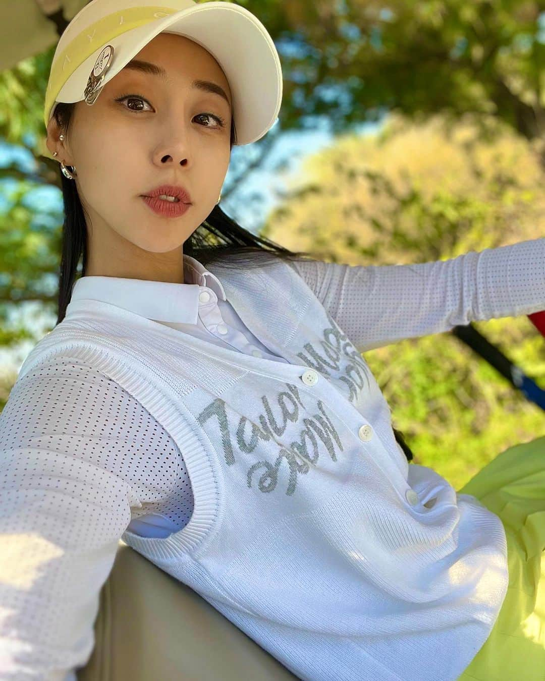 ピパ さんのインスタグラム写真 - (ピパ Instagram)「가을골프는 보약이라 하였다💛  @taylormadeapparel_kr  #골프웨어 #테일러메이드어패럴 #taylormadeapparel」10月19日 21時01分 - bipa.diva