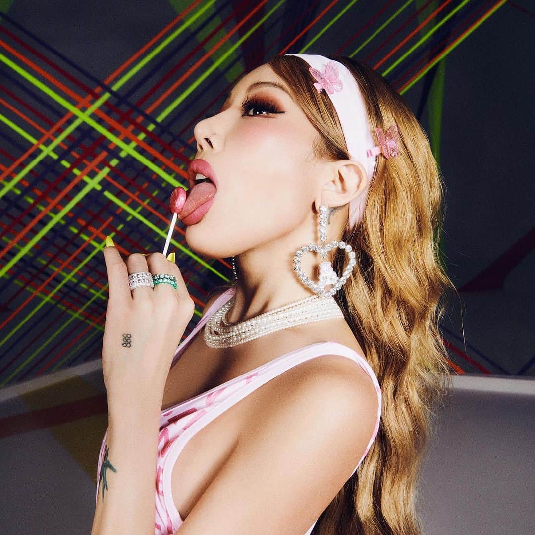Jessiさんのインスタグラム写真 - (JessiInstagram)「I’ma SUCKER for love 💖😋😜 ‘GUM’ 10/25 6PM(KST) #제시 #JESSI #GUM」10月19日 21時02分 - jessicah_o