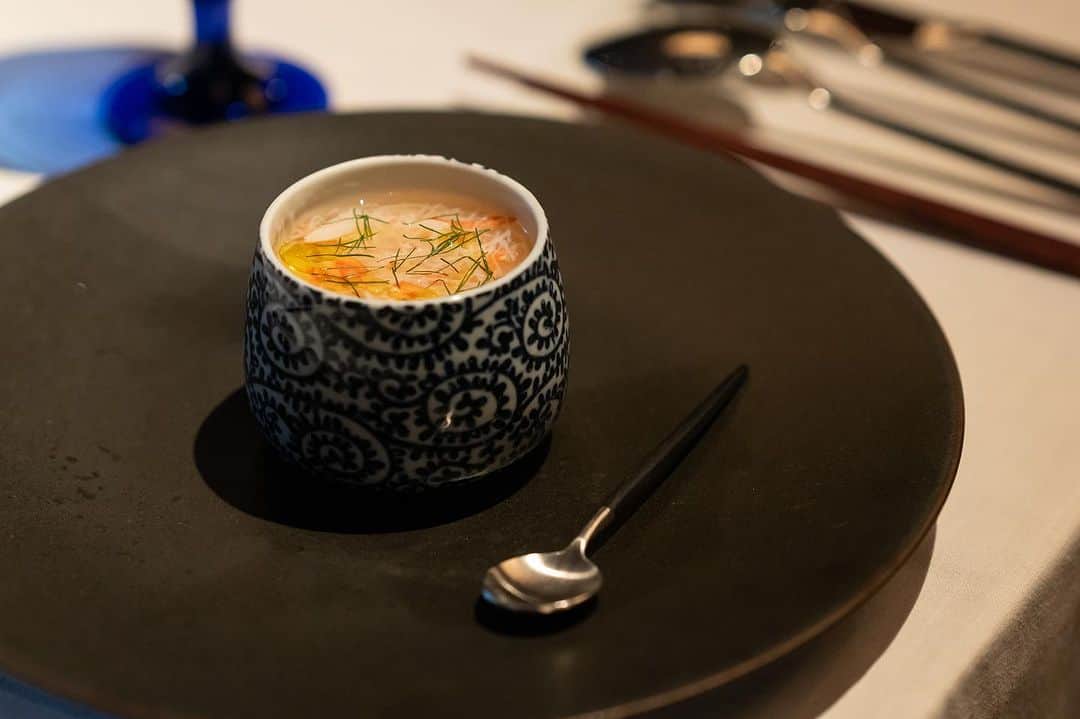 THE KAWABUN NAGOYA | 河文さんのインスタグラム写真 - (THE KAWABUN NAGOYA | 河文Instagram)「. 【兵庫 紅ずわい蟹とフィノッキオのフラン】  たっぷりと紅ずわい蟹の身を使用した、 ふわふわの西洋風茶碗蒸しでございます✨  少し肌寒くなってきたこの頃、 コースの温前菜としてお楽しみいただく シェフおすすめの心も身体も温まるひと皿です🍽️✨  @thekawabunnagoya  ⇧ ご予約はトップページ『instabio』のURLから、 「レストラン予約」へお進みください🔗 12/22~12/25のXmasディナーのご予約も受け付けております🎄  #thekawabunnagoya #ザカワブンナゴヤ #河文 #カワブン名古屋 #カワブンナゴヤ #栄グルメ #栄デート #名古屋イタリアン #名古屋ランチ  #名古屋デート」10月19日 21時04分 - thekawabunnagoya