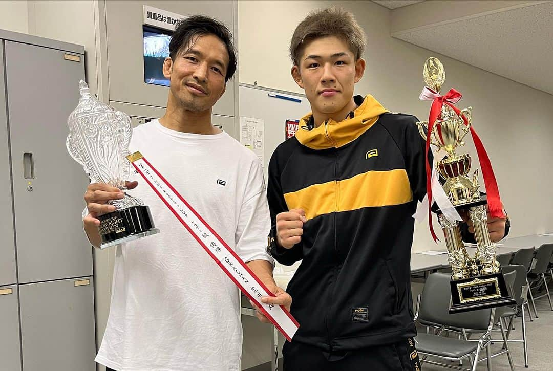 宮田和幸さんのインスタグラム写真 - (宮田和幸Instagram)「黒井海成　ルーキーズカップ優勝🏆 2年半前、宮城の空手道場までスカウトに行ったのが懐かしい。K1に行かずMMAに来て良かった。 空手ベースに極めの強さ。スター選手にさせます #bravegym #rvddw」10月19日 21時05分 - miyata.hercules