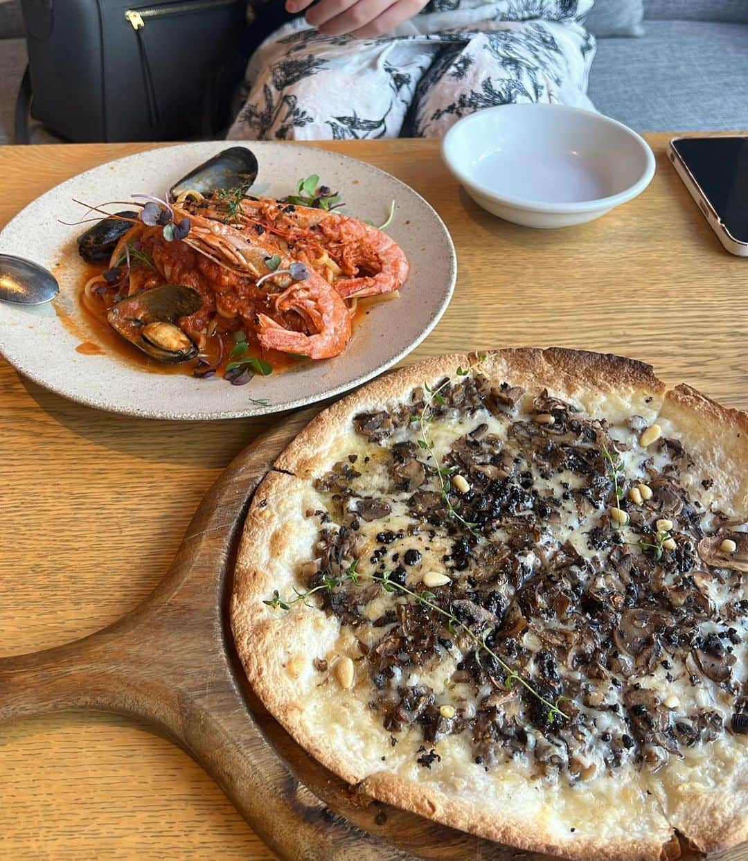 待鳥志織さんのインスタグラム写真 - (待鳥志織Instagram)「最近食べた美味しいあれこれ🍝🍕🍽」10月19日 21時15分 - __.shiori_