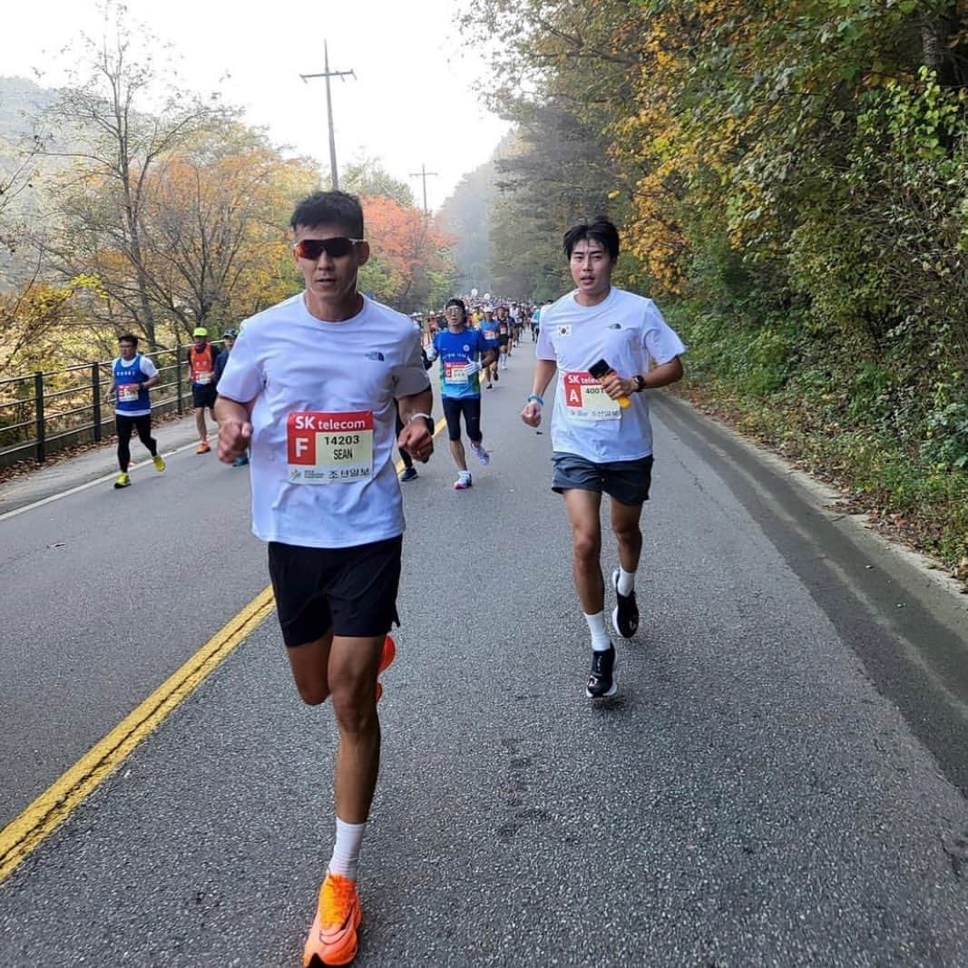 ジヌションのインスタグラム：「🏃‍♂️D-10 2023년 춘천마라톤 풀코스 SUB3에 도전합니다! 성공한다면 내가 달린 42.195km 1m당 1000원씩 총 42,195,000원을 올해 11월에 착공하는 국내 최초 루게릭요양병원 건립을 위해서 승일희망재단에 기부하겠습니다. 저의 마라톤 풀코스 SUB3 도전 훈련을 도와주신 @0923mara 권은주감독님 감사합니다. 남은 10일 최선을 다해서 가을의전설을 써 보겠습니다.  내게 능력 주시는 자 안에서 내가 모든 것을 할 수 있느니라 빌립보서 4장 13절」