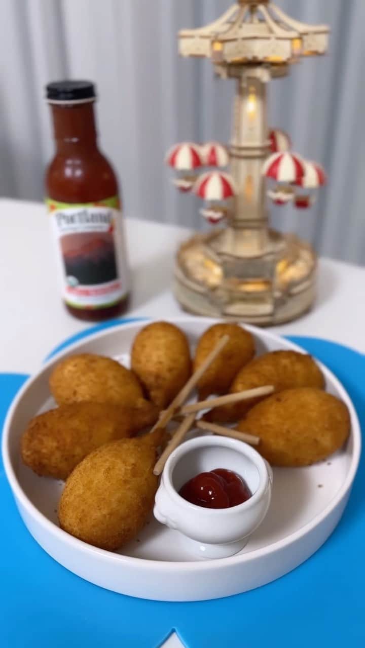 ペ・ユンジョンのインスタグラム：「오마뎅 핫도그 시리즈가 옵니다요  육즙 팡팡 한우 핫도그🌭 고소함이 통짜로 들어있는 통모짜 핫도그🌭  반죽이 그냥 반죽 아니구요, 카스텔라 반죽에 국내산 찹쌀가루를 함유해서 진짜 반죽부터 달라요~완전 쫄깃쫄깃해유 아이들간식으로 또!! 어른들간식으로👍👍 여러가지 냉동 핫도그를 먹어봤지만 이런 한우 핫도그와 치즈 핫도그 없어유 없어😍  1차때 드신분들 오래기다리시느라 고생 많으셨구요, 아직 모르신분들도 딱 기다려주세요  10/23일 월요일에 오픈할께요 이반에도 기대하셔도 좋아유😉  @bbaeeonni_shop」