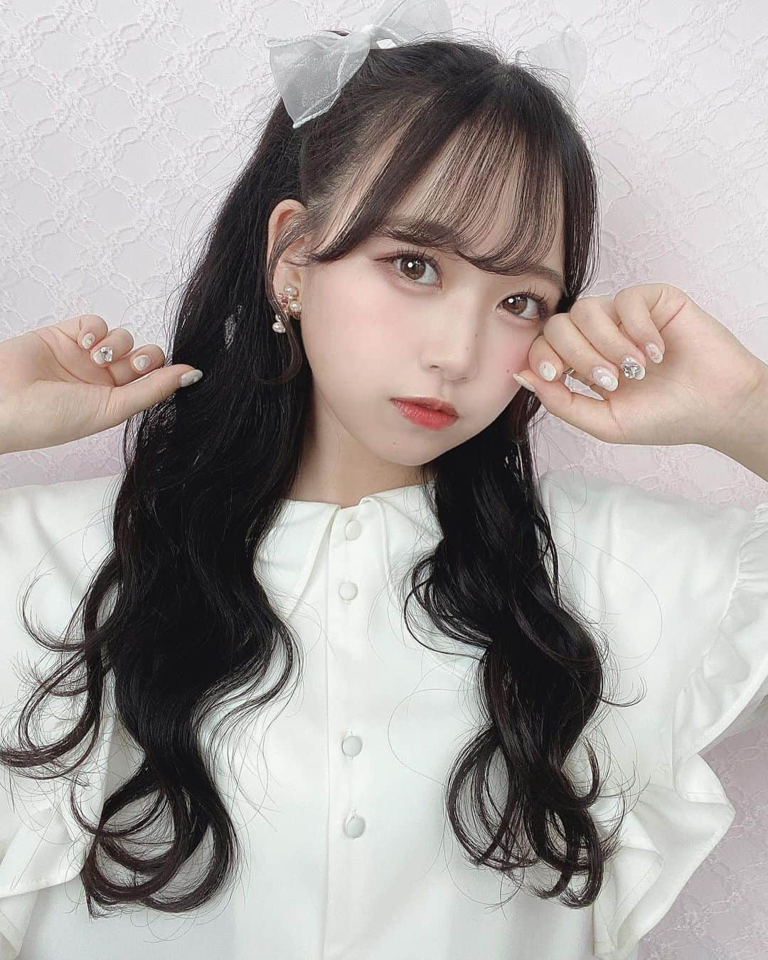 のインスタグラム：「🍑 𝙋 𝙍 𝙀 𝙎 𝙀 𝙉 𝙏   𝐋𝐀𝐑𝐌𝐄 𝟎𝟓𝟖オフショット💗 初登場《松本かれんちゃん(FRUITS ZIPPER)》の  サイン入りチェキを  2名様にプレゼント📷⭐︎꙳   ┈┈┈┈┈┈┈┈┈┈┈┈┈    𓊆  応募方法 𓊇  ① @larmemagazine をフォロー  ② 本投稿にいいね    🤍抽選対象は𓊆 公開アカウントのみ 𓊇となります。    コメントをすると当選確率が  アップするかも...？💌 💭   𓊆  期間 𓊇  10/19(木)〜10/26(木)23:59まで   ┈┈┈┈┈┈┈┈┈┈┈┈┈   【✉️当選者へのご連絡】  @larmemagazine より  ダイレクトメッセージにて  ご連絡をいたします。  当選連絡をしてから７日以内に  連絡が取れない場合は、 無効となる場合がございますので  予めご了承ください。   ※当選に関するお問い合わせはご遠慮ください。   ┈┈┈┈┈┈┈┈┈┈┈┈┈    みなさまのご参加お待ちしております♡    #LARME #larmemagazine #larmemodel #larme058 #ラルム #ファッション絵本 #LARMEモデル #プレゼントキャンペーン #プレキャン #プレゼントキャンペーン実施中 #サイン入りチェキ #チェキ #サイン #サイン入り #松本かれん #fruitszipper」