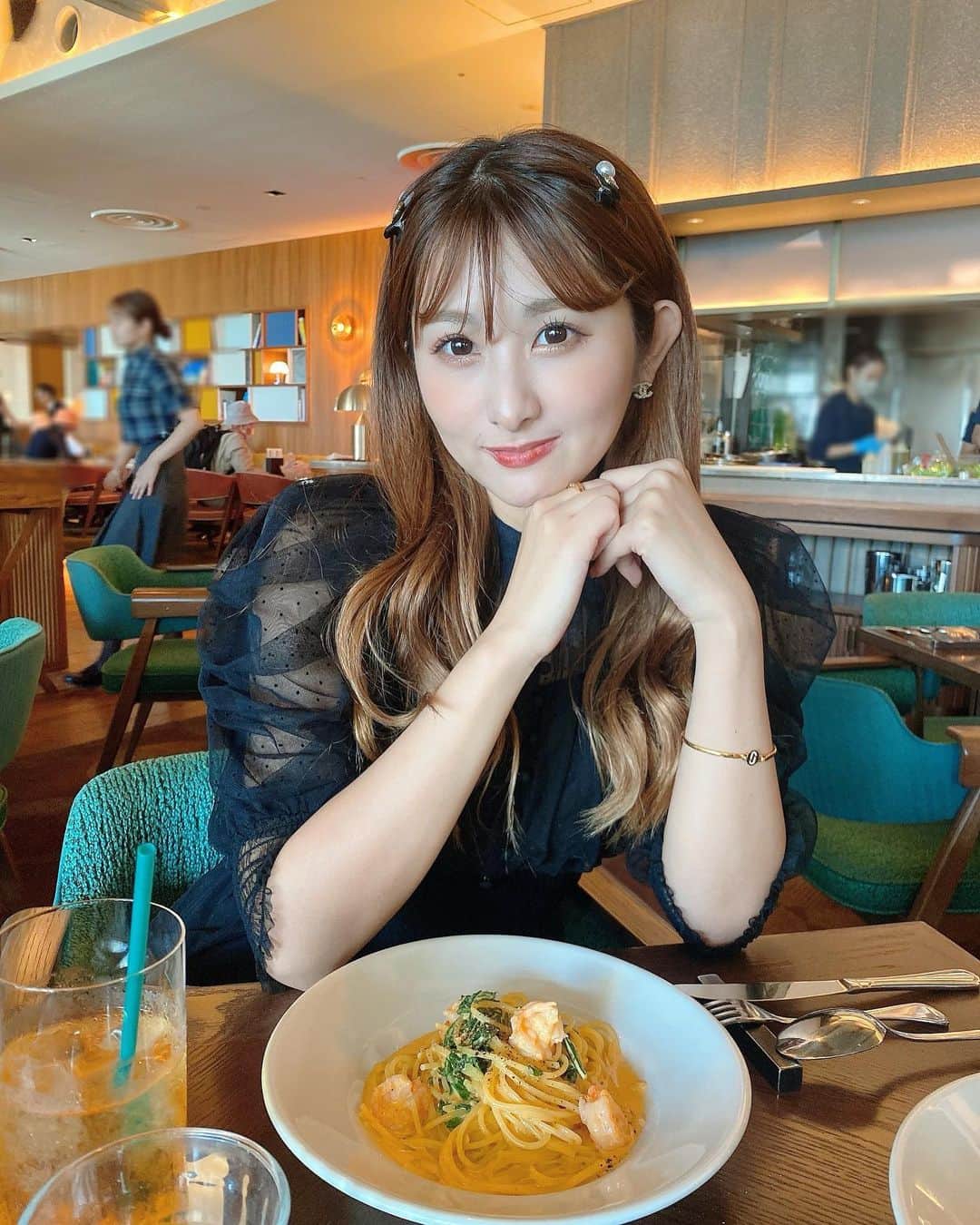 青野美沙稀さんのインスタグラム写真 - (青野美沙稀Instagram)「ももちゃんとランチ🍝  いつもたくさん笑って ほんとに楽しい〜💞💞  ティラミスめちゃおいしかった🖤  #thebelcomo #青山グランドホテル  #aoyamagrandhotel #ザベルコモ #パスタランチ #ティラミス」10月19日 21時12分 - misaki_aono