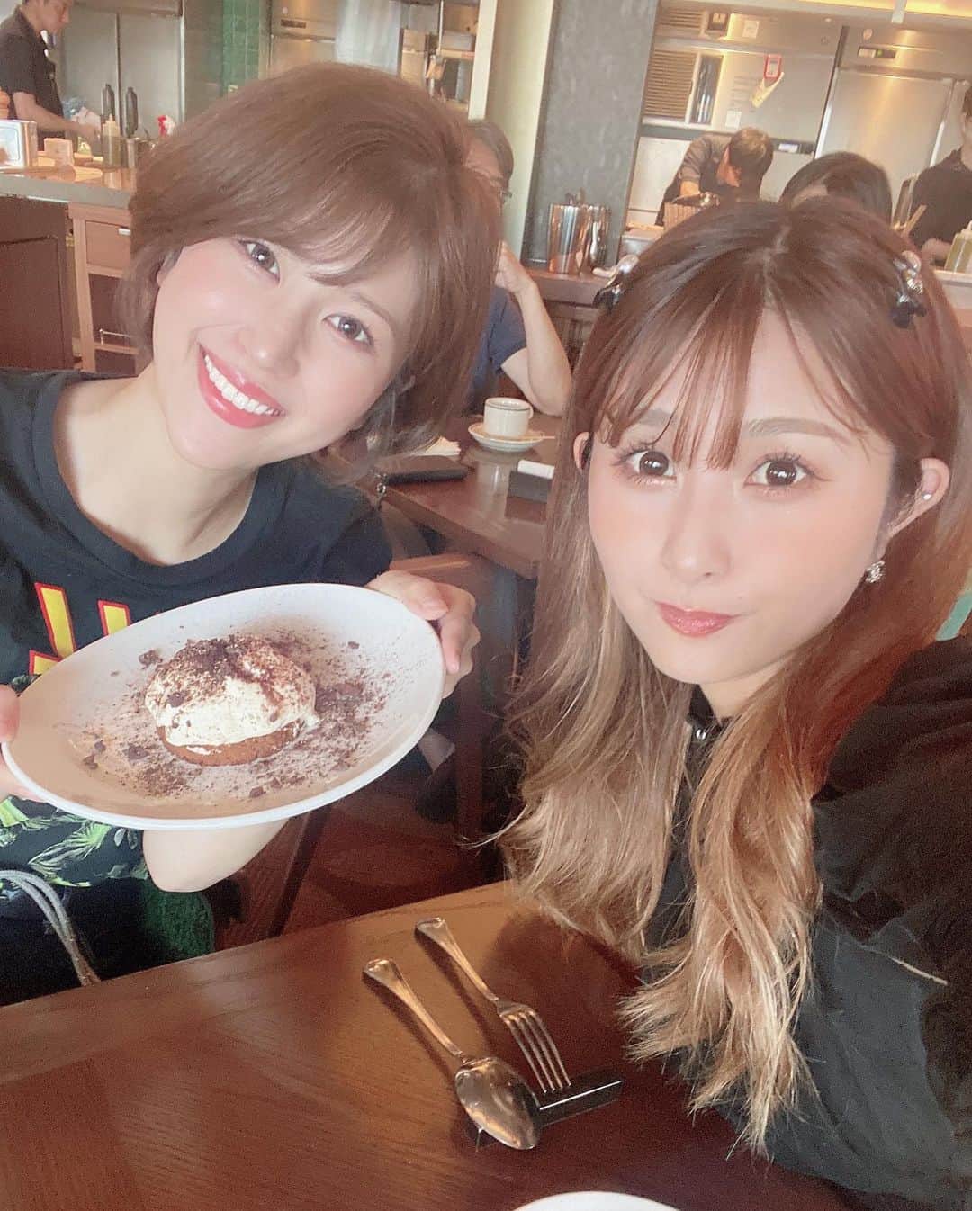 青野美沙稀さんのインスタグラム写真 - (青野美沙稀Instagram)「ももちゃんとランチ🍝  いつもたくさん笑って ほんとに楽しい〜💞💞  ティラミスめちゃおいしかった🖤  #thebelcomo #青山グランドホテル  #aoyamagrandhotel #ザベルコモ #パスタランチ #ティラミス」10月19日 21時12分 - misaki_aono
